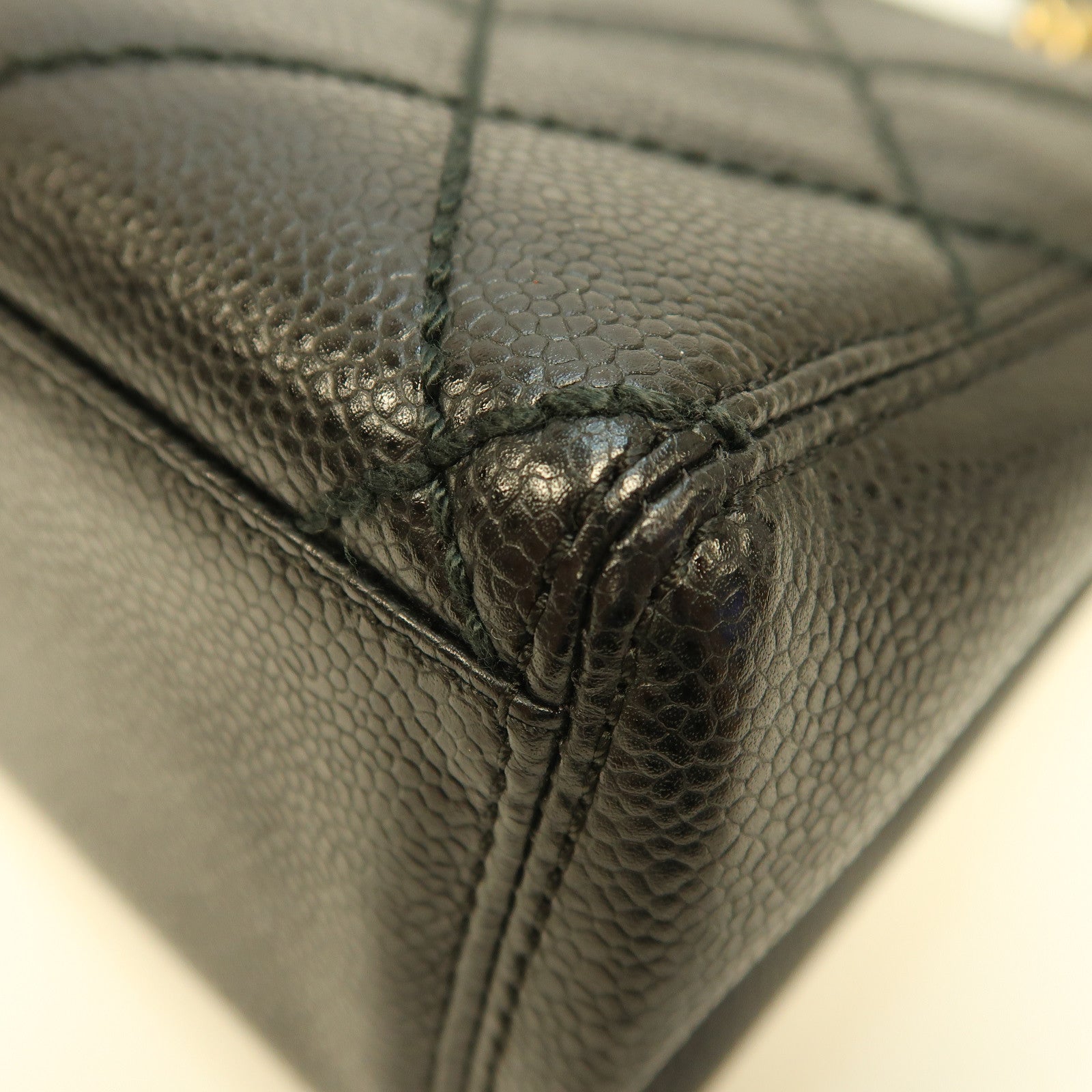 CHANEL 菱格Caviar皮革Chain Shoulder Bag金扣鏈帶肩背袋黑色