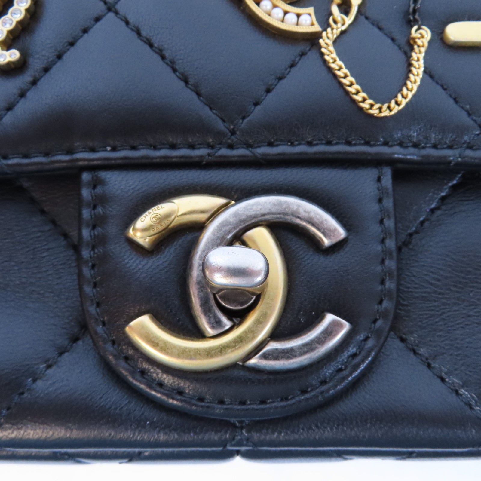 CHANEL 菱格羊皮皮革Classic Flap金扣肩背袋黑色