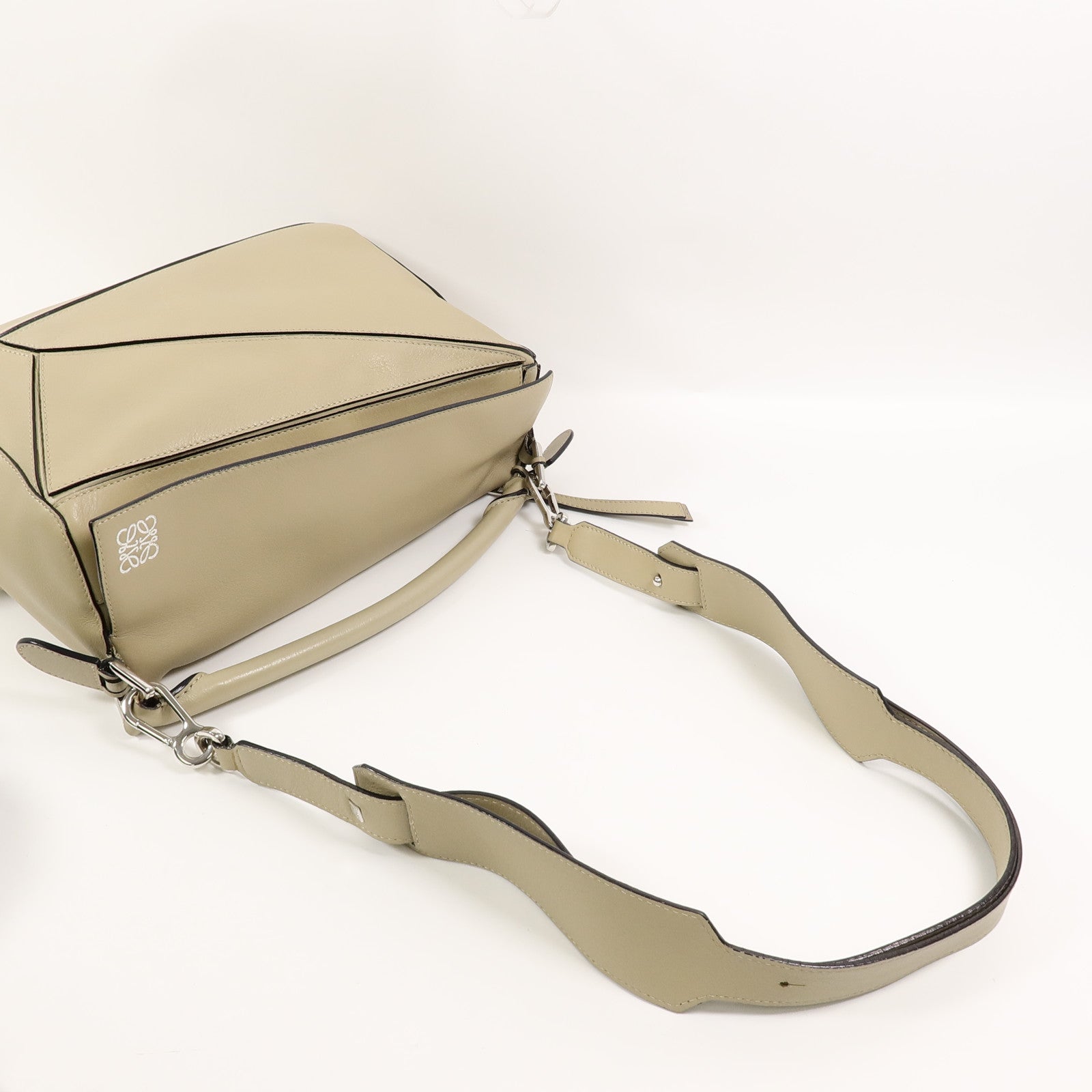 LOEWE 牛皮皮革Puzzle Medium手挽肩背兩用袋