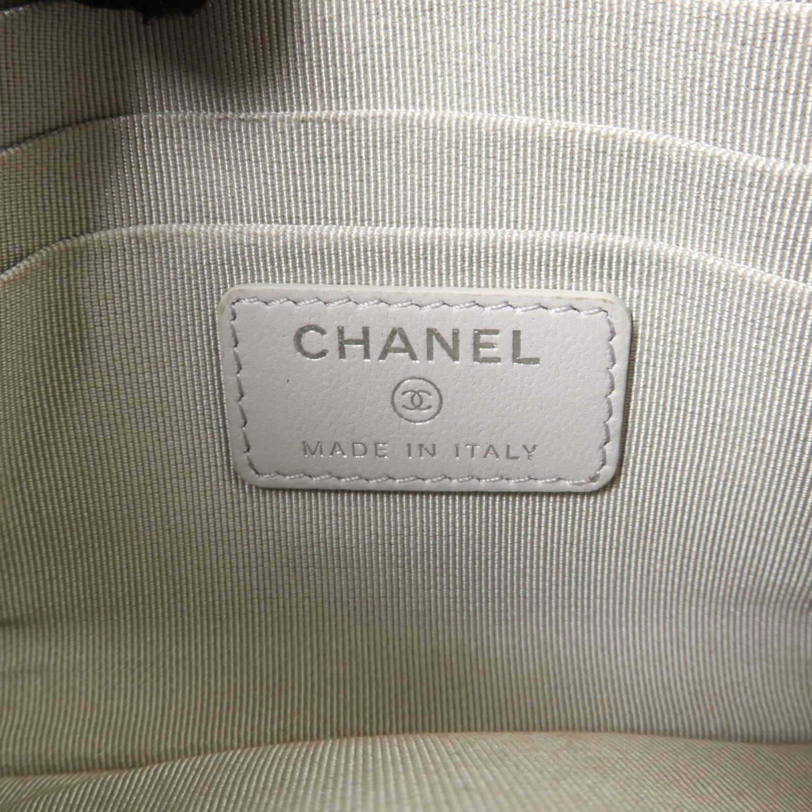 CHANEL 羊皮皮革Pouch銀扣小袋