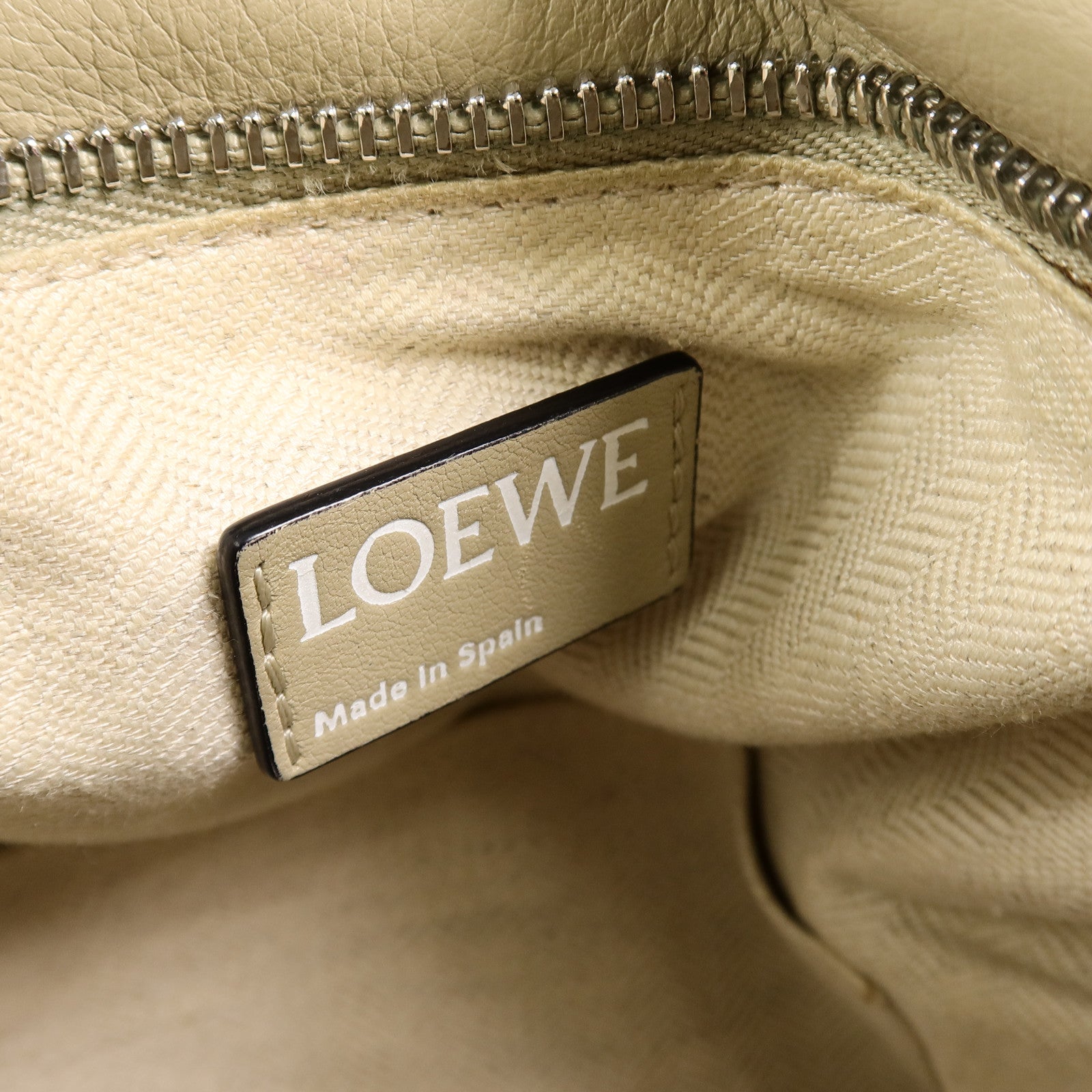 LOEWE 牛皮皮革Puzzle Medium手挽肩背兩用袋