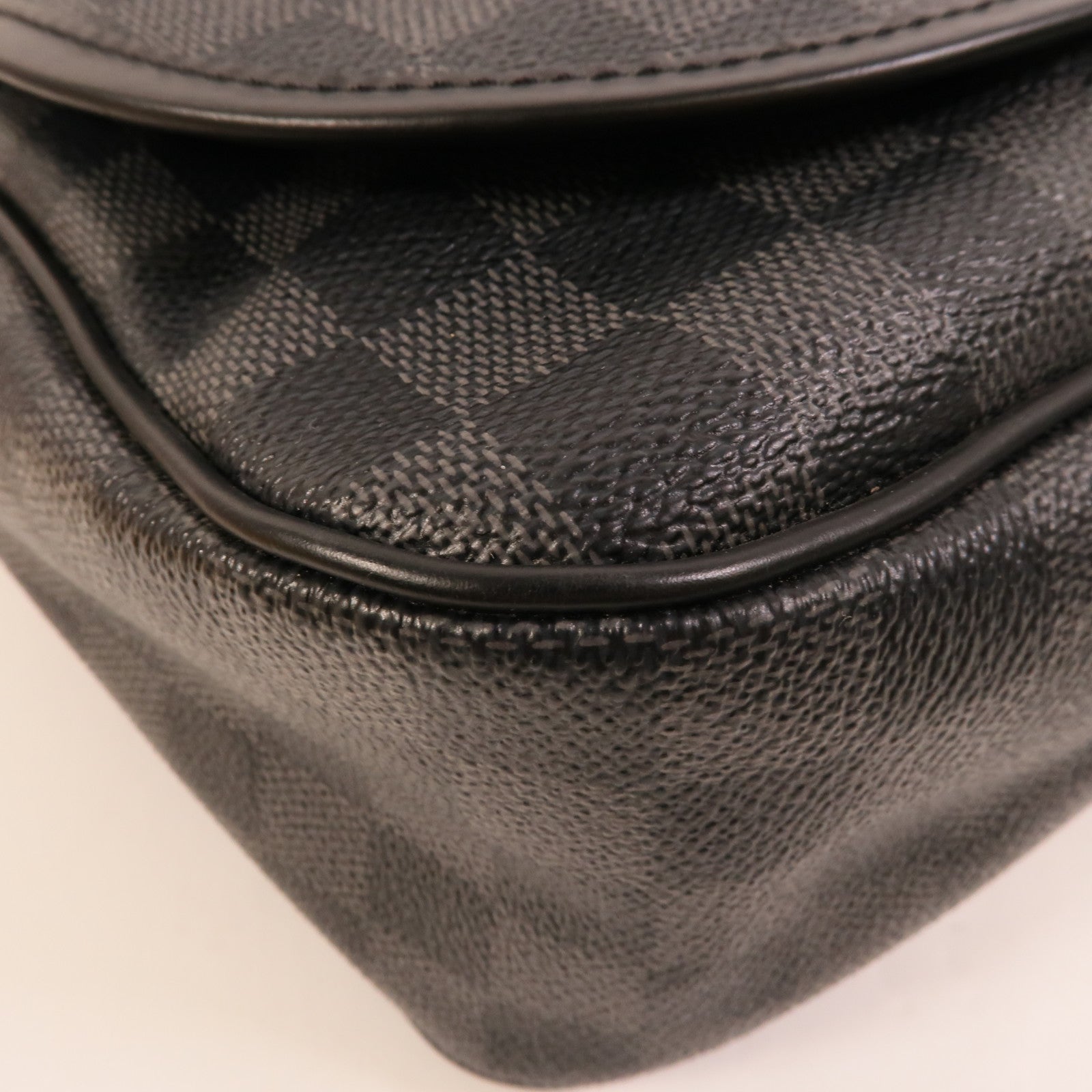 LOUIS VUITTON Damier Graghite Daniel MM銀扣肩背袋