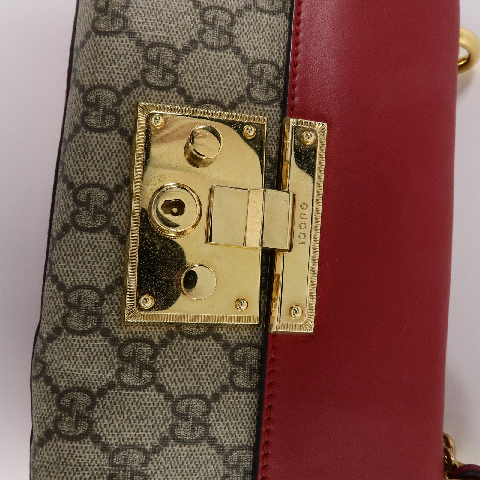GUCCI 漆皮皮革Padlock Small鏈帶肩背袋