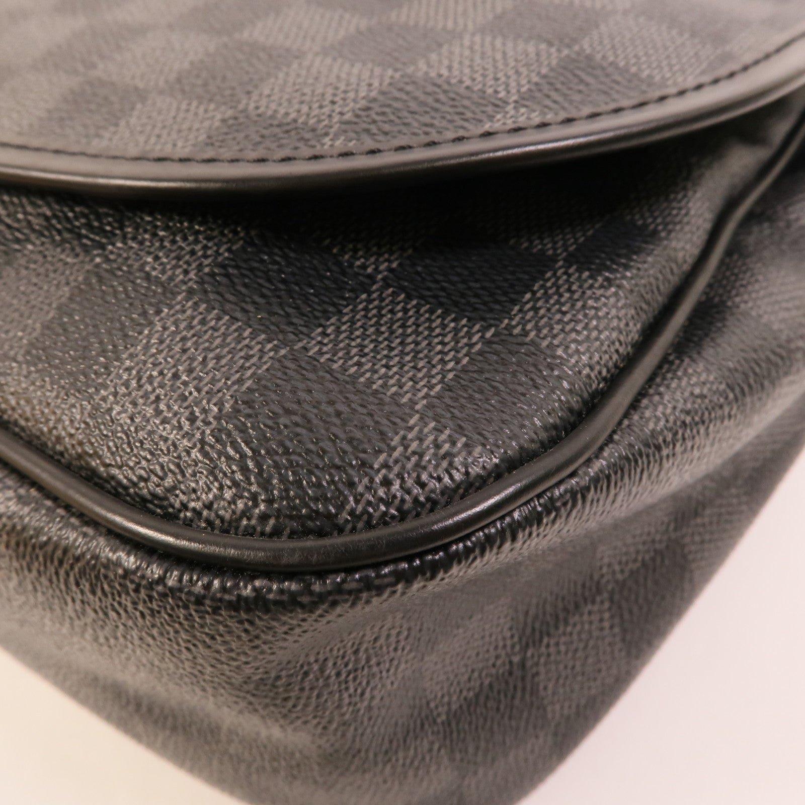 LOUIS VUITTON Damier Graghite Daniel MM銀扣肩背袋