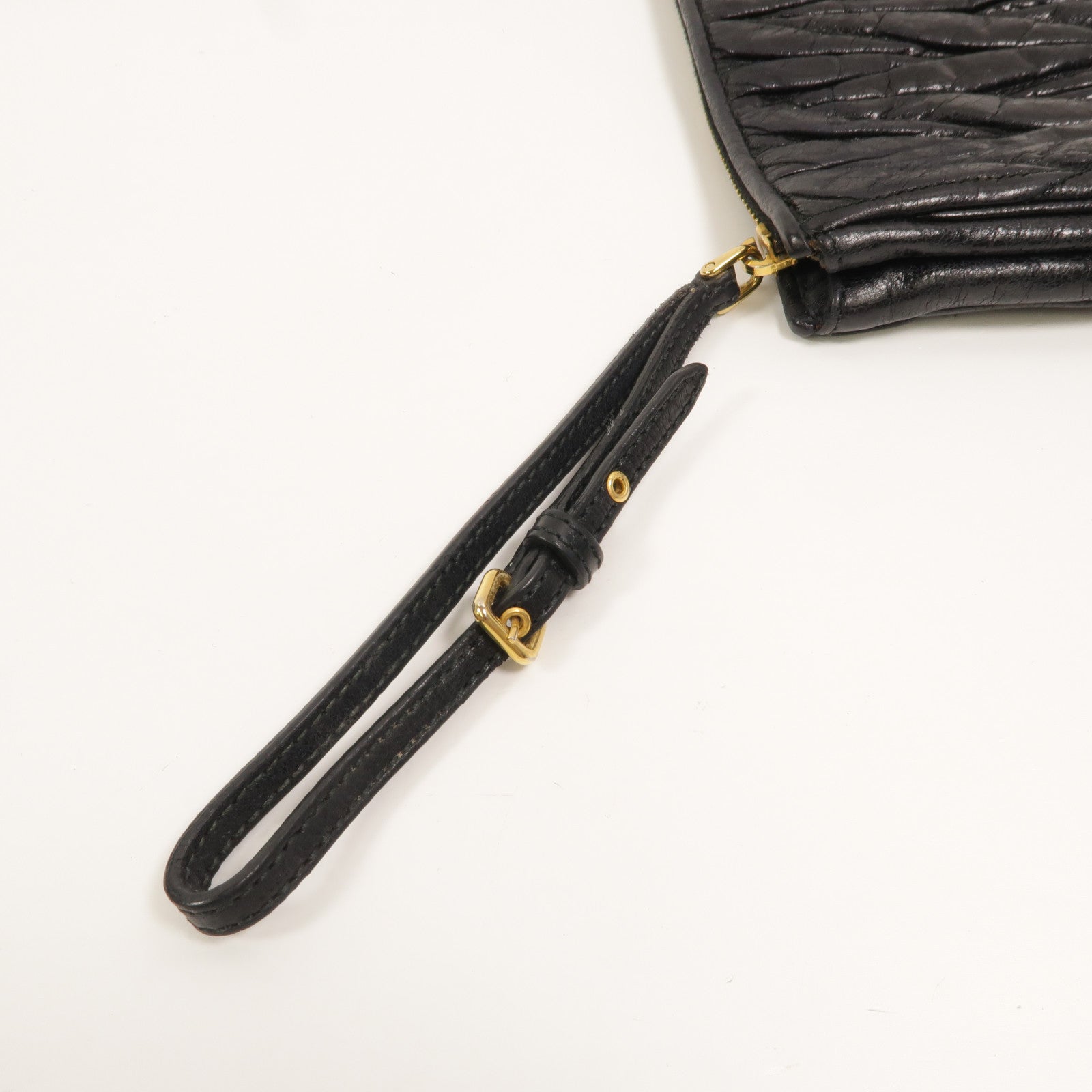 Miu Miu 羊皮皮革Matelasse Pouch手拿包