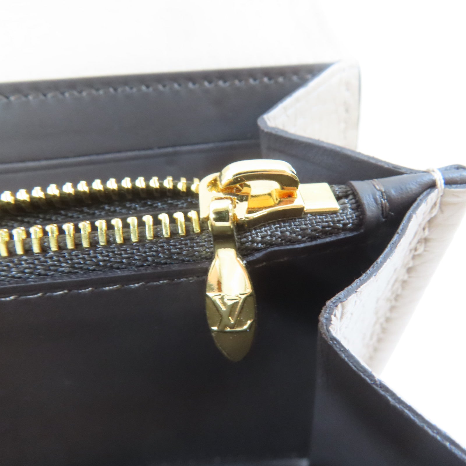 LOUIS VUITTON Taurillon皮革Capucines Wallet金扣長錢包淺褐色