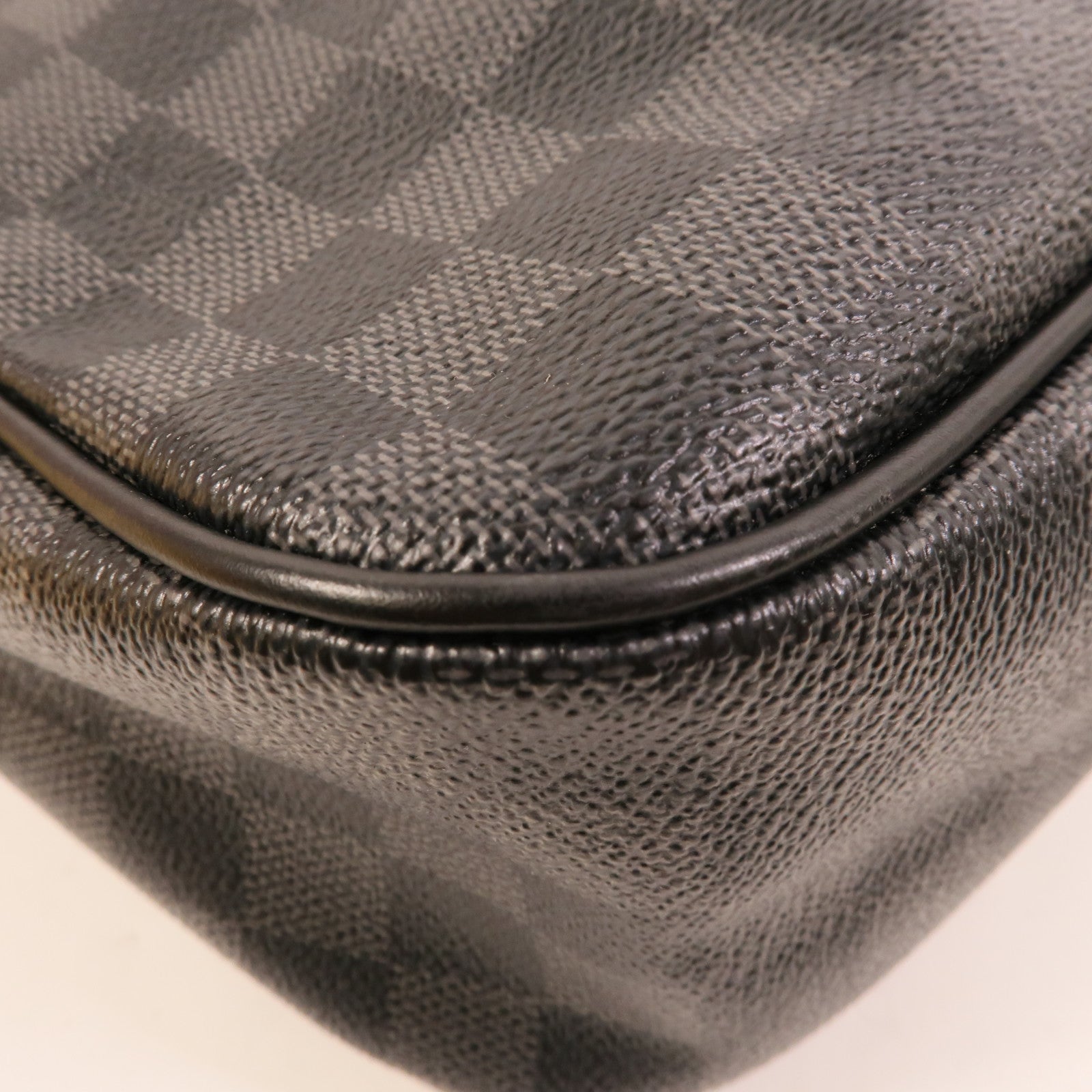 LOUIS VUITTON Damier Graghite Daniel MM銀扣肩背袋