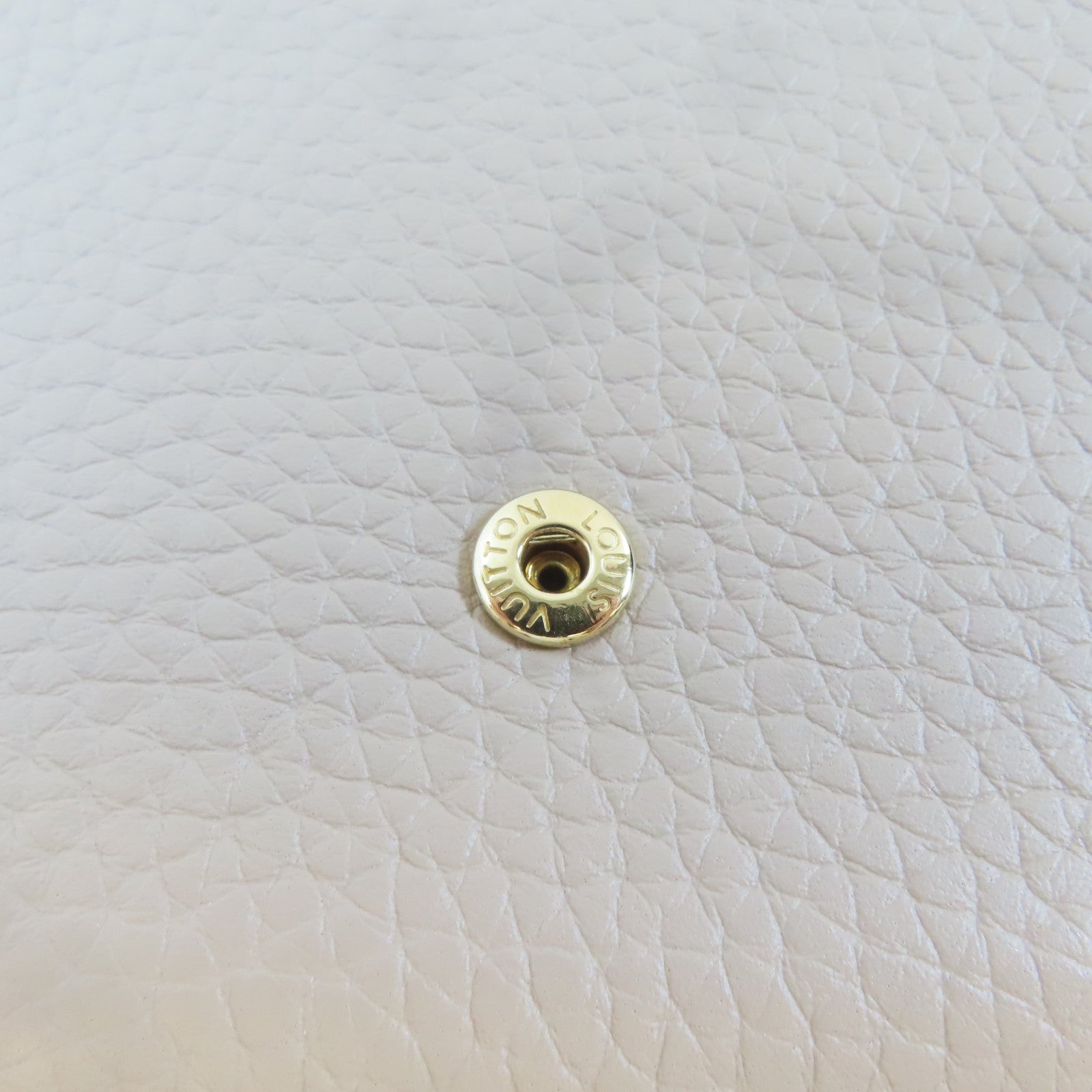 LOUIS VUITTON Taurillon皮革Capucines Wallet金扣長錢包淺褐色