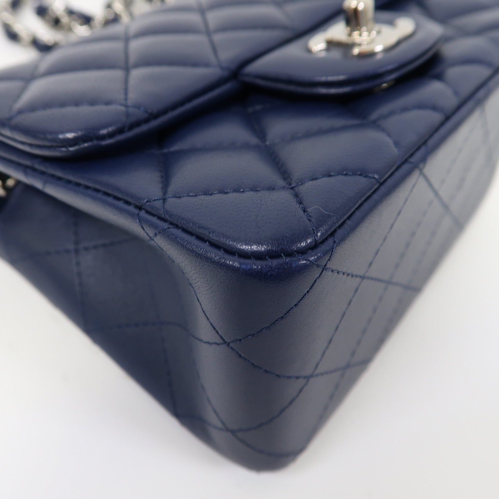 CHANEL 菱格羊皮皮革Classic Flap 17銀扣鏈帶肩背袋藍色