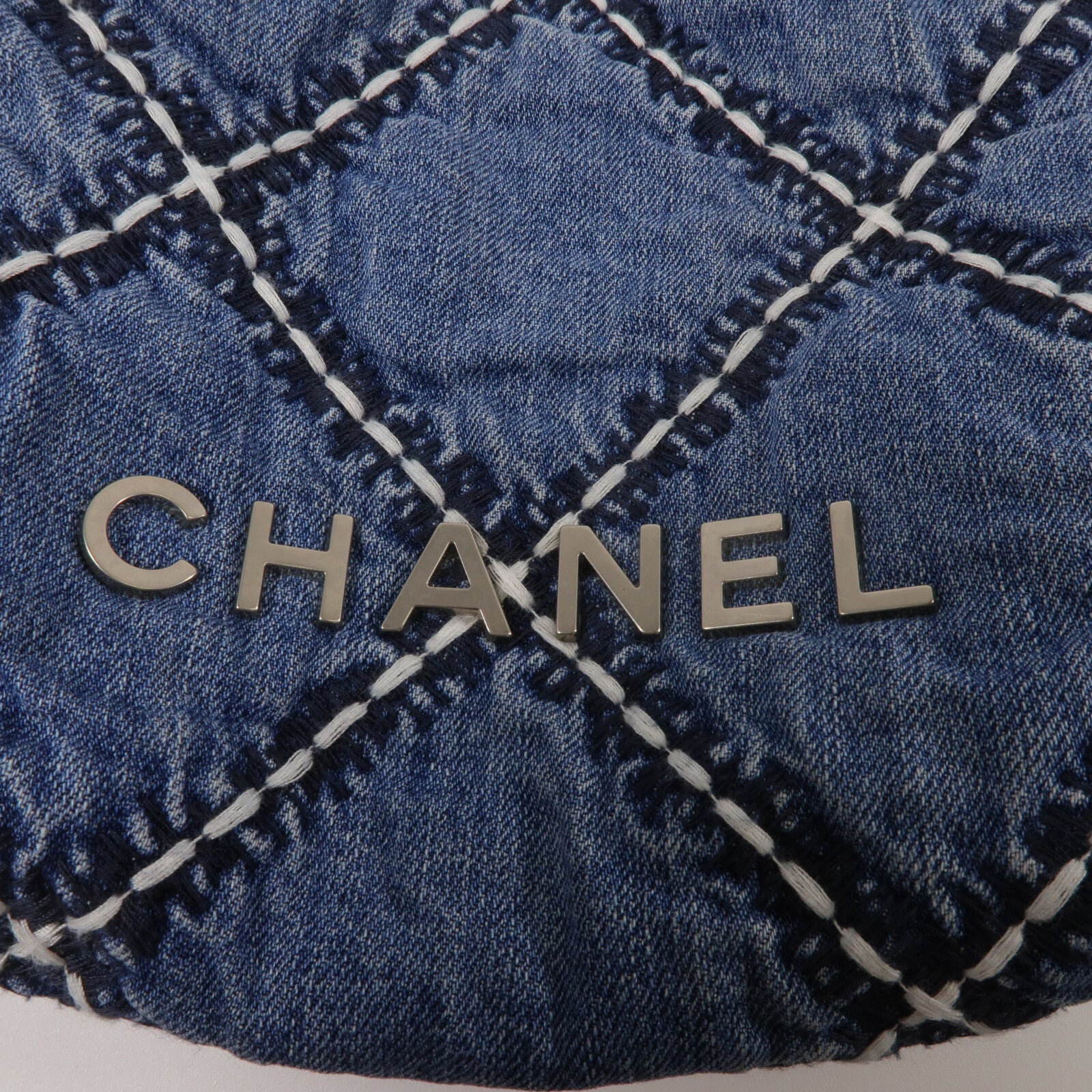 CHANEL 牛仔布Chanel 22 Mini鏈帶肩背袋
