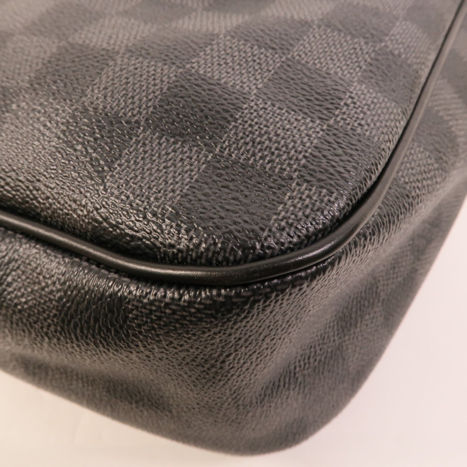LOUIS VUITTON Damier Graghite Daniel MM銀扣肩背袋