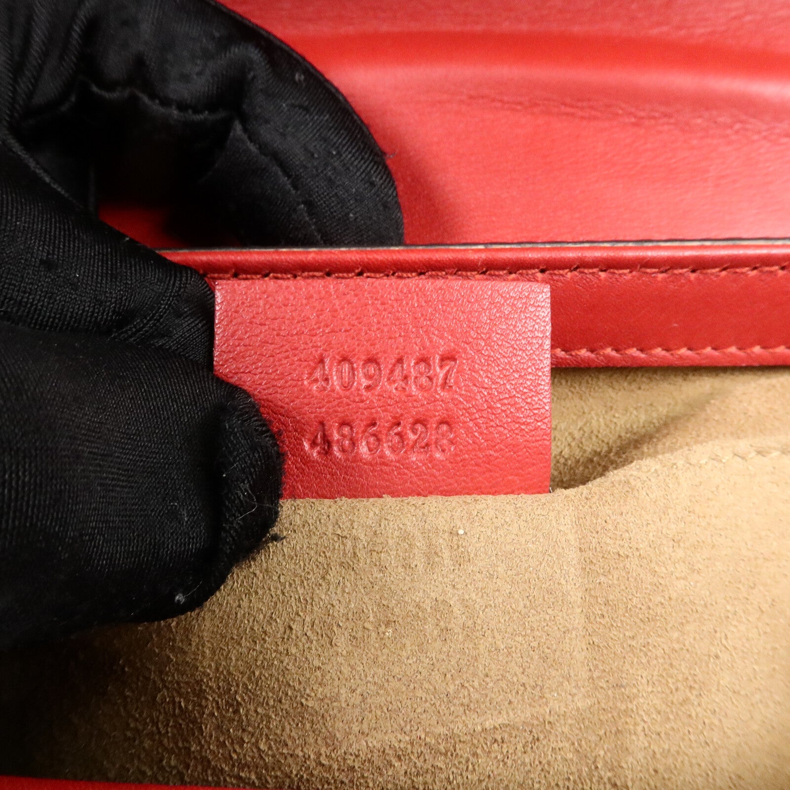 GUCCI 漆皮皮革Padlock Small鏈帶肩背袋