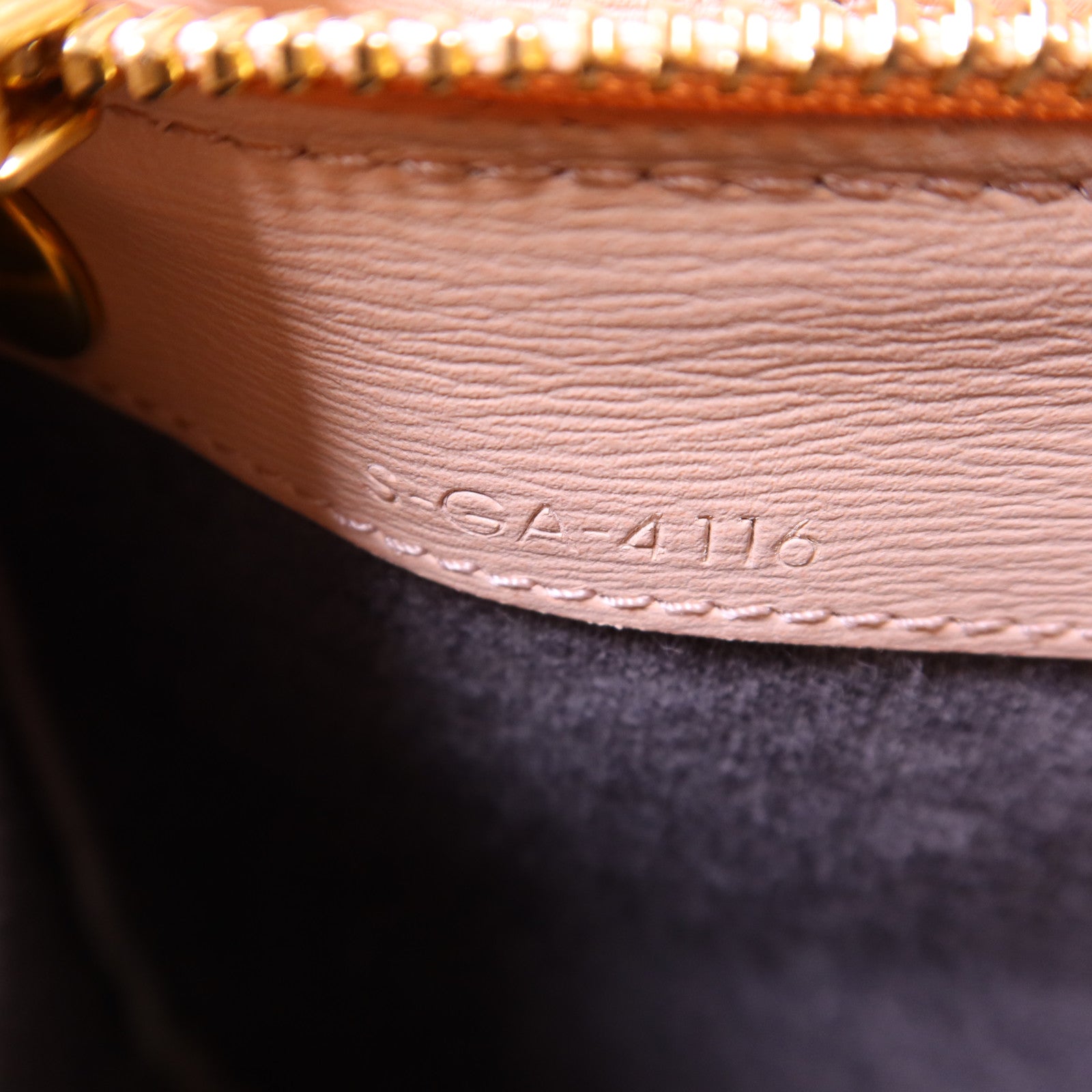 CELINE 牛皮皮革Trio金扣肩背袋