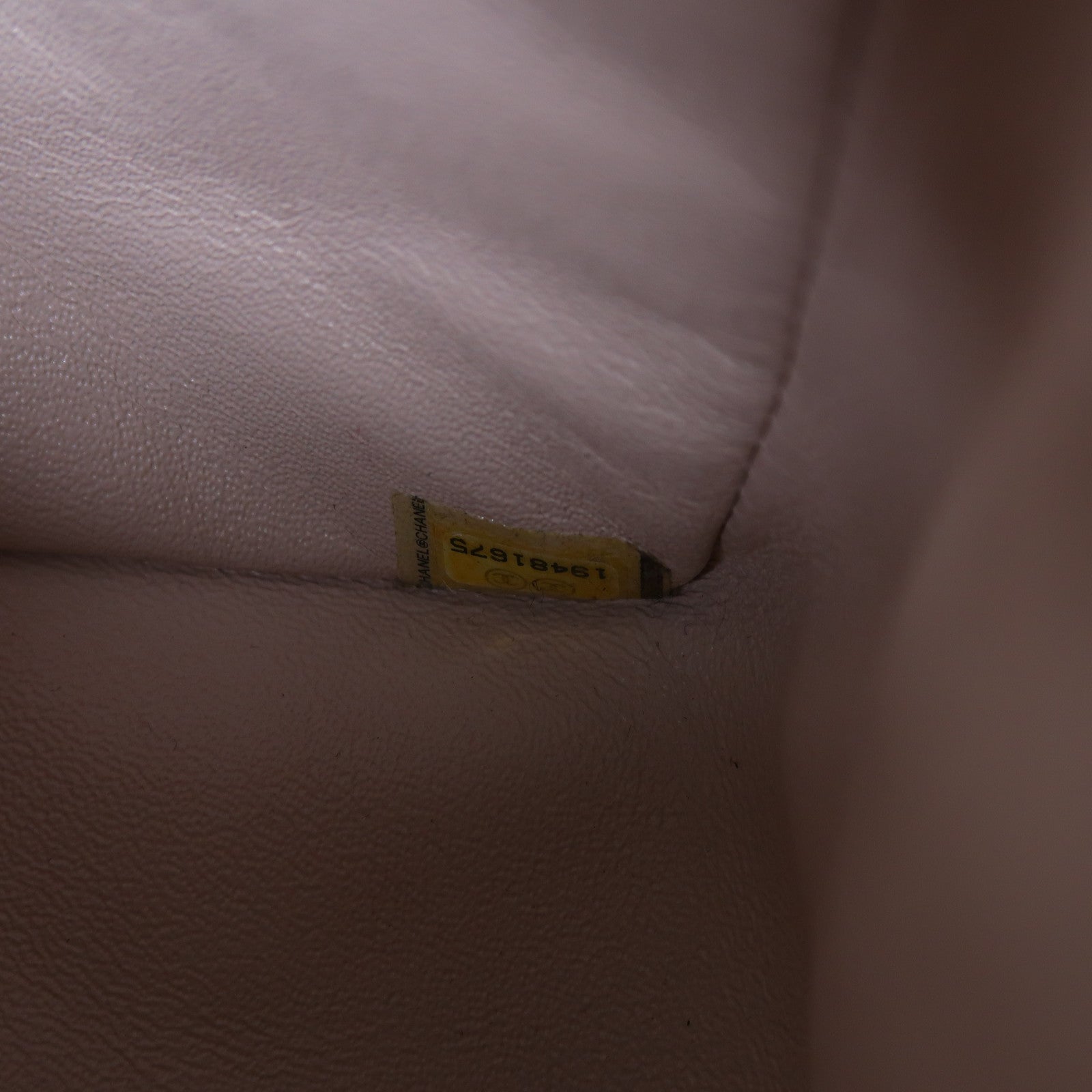 CHANEL 菱格漆皮皮革Large Classic銀扣鏈帶肩背袋米色