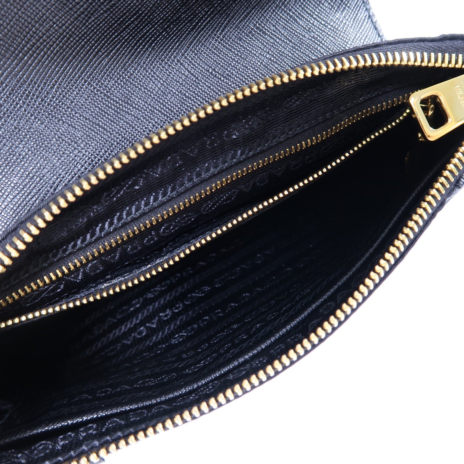 PRADA 尼龍/Saffiano皮革Saffiano Leather Chain Shoulder金扣鏈帶肩背袋黑色