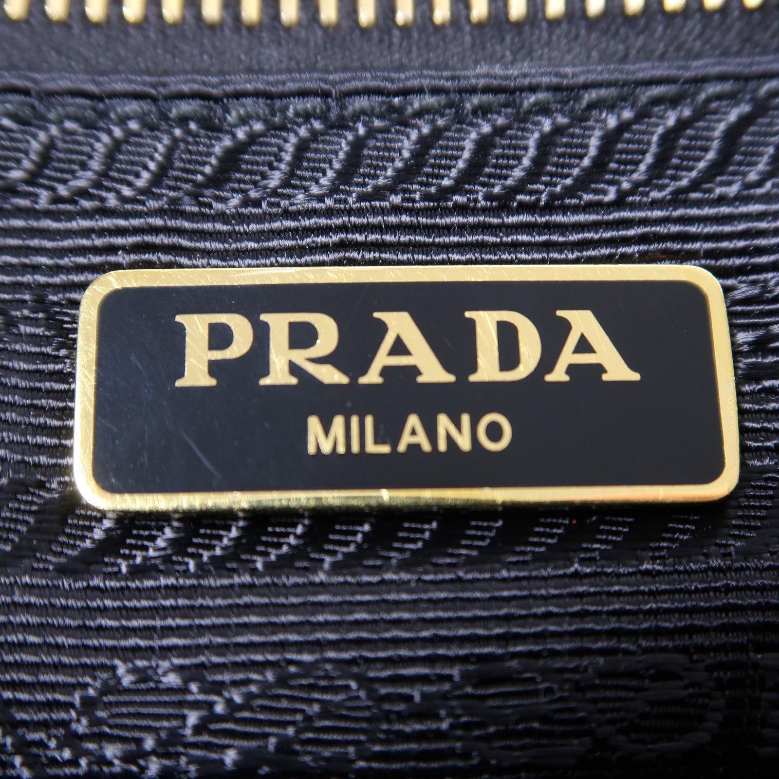 PRADA 尼龍/Saffiano皮革Saffiano Leather Chain Shoulder金扣鏈帶肩背袋黑色