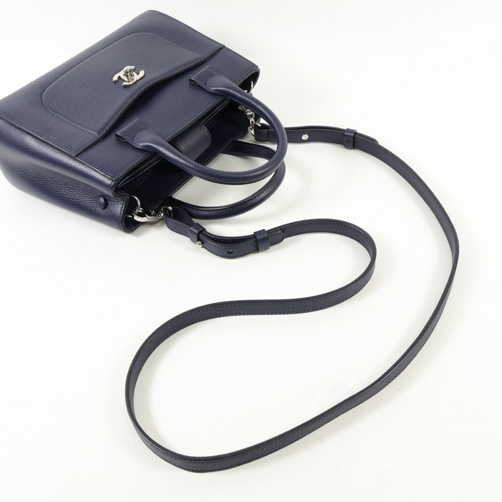 CHANEL 牛皮皮革Neo Executive Tote Mini銀扣手挽肩背兩用袋