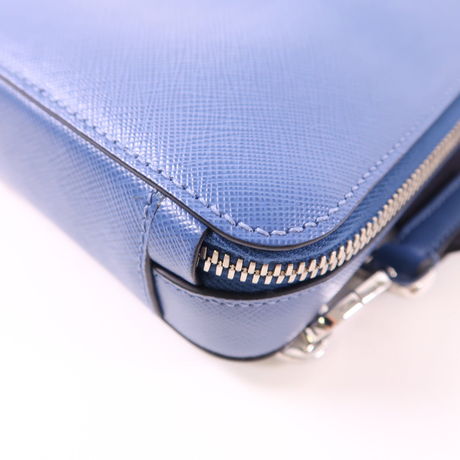 PRADA 【激減優惠】Saffiano皮革Brique銀扣斜孭袋