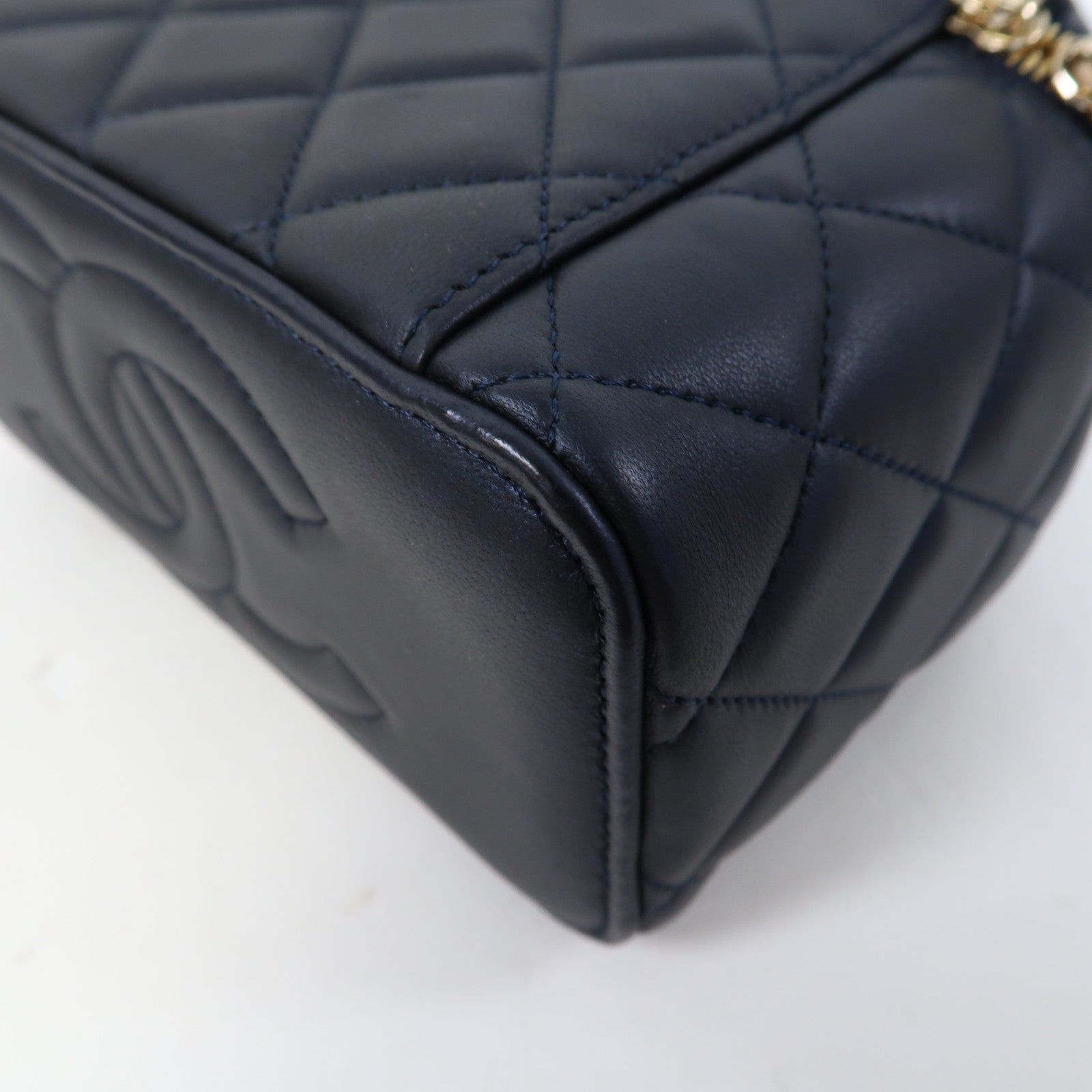 CHANEL 菱格羊皮皮革Vanity Case金扣鏈帶肩背袋深藍色