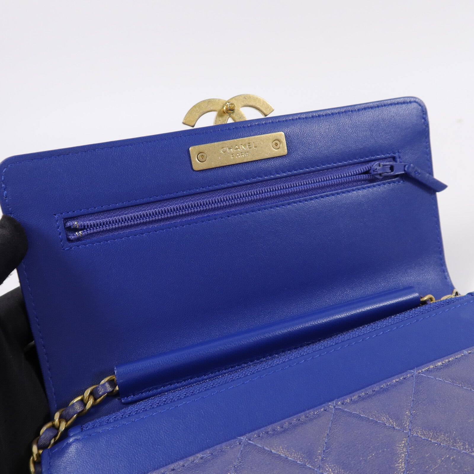 CHANEL 牛皮皮革CC Chic Wallet On Chain鏈帶肩背袋