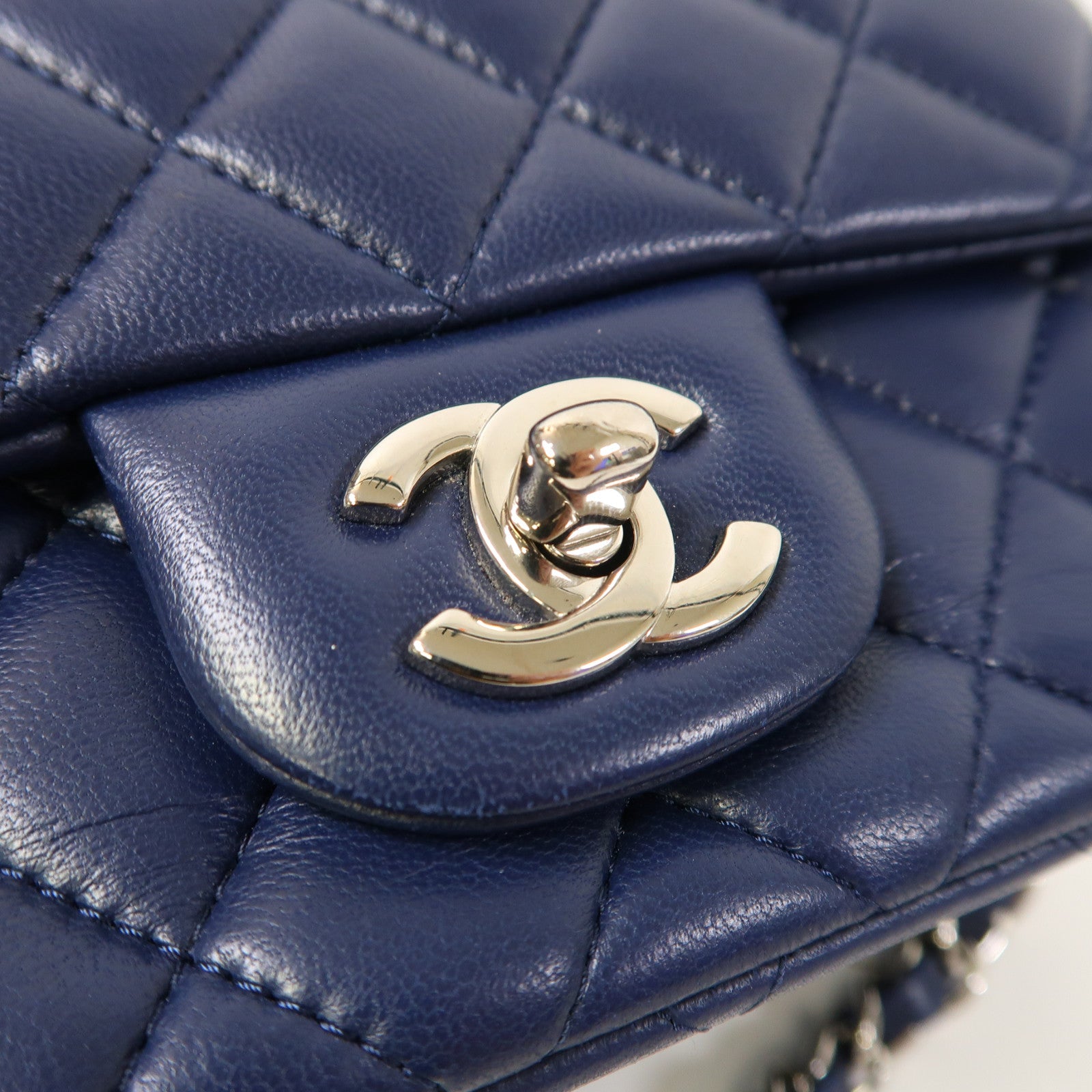 CHANEL 菱格羊皮皮革Classic Flap 17銀扣鏈帶肩背袋藍色