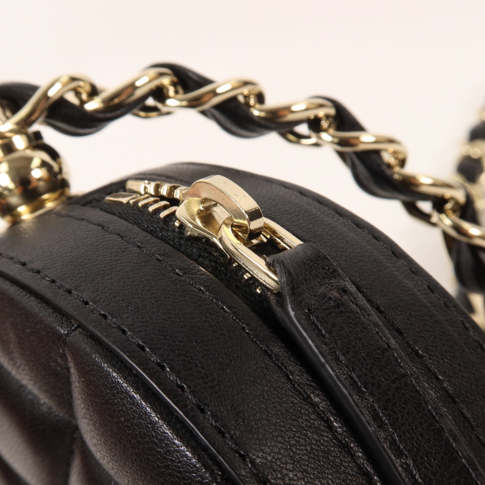 CHANEL 羊皮皮革Round Clutch With Chain鏈帶手拿包