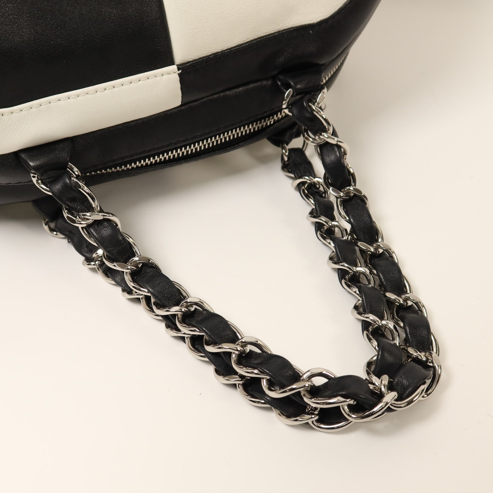 CHANEL 羊皮皮革Boston Bag銀扣鏈帶手挽袋
