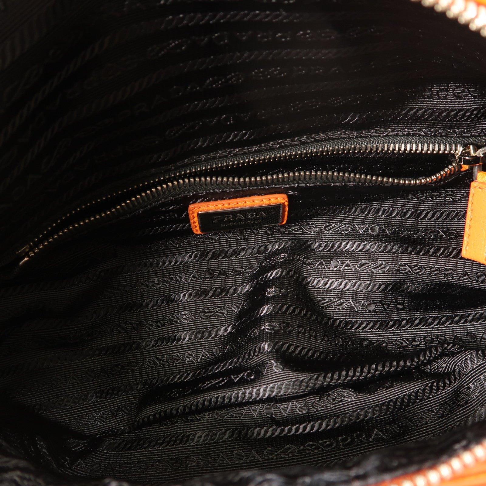 PRADA 【激減優惠】鴕鳥皮革Waist Bag銀扣腰包