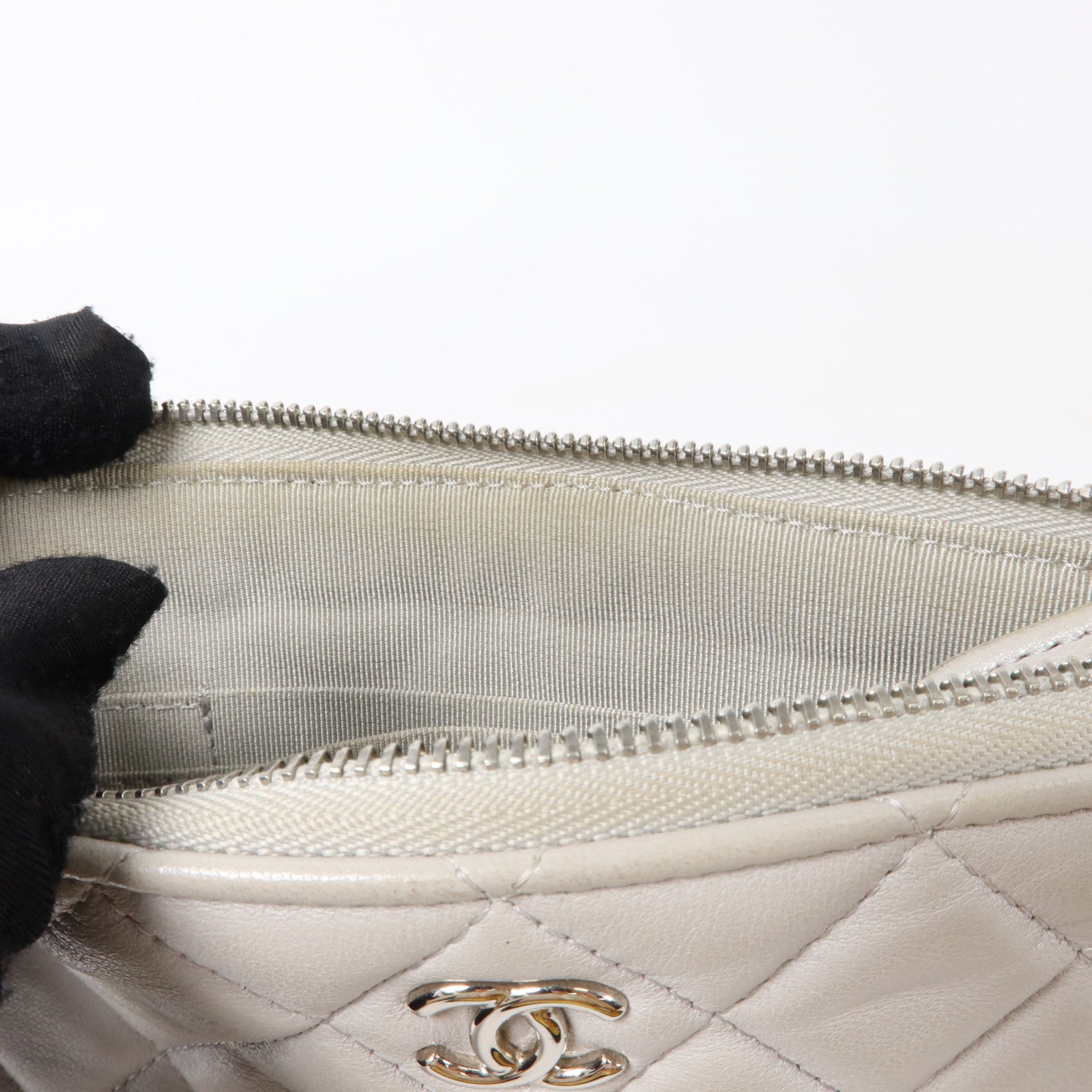 CHANEL 羊皮皮革Pouch銀扣小袋