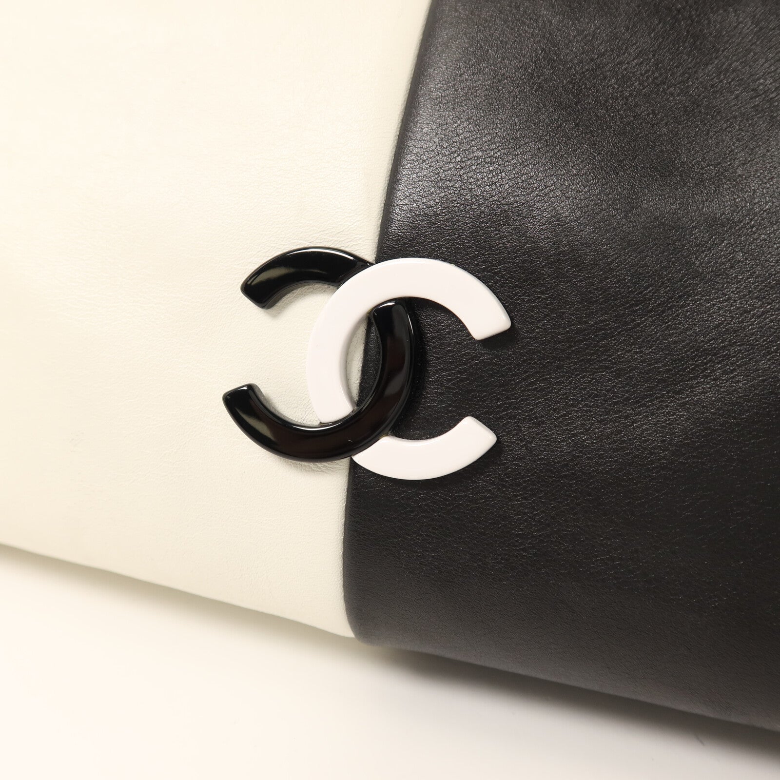CHANEL 羊皮皮革Boston Bag銀扣鏈帶手挽袋