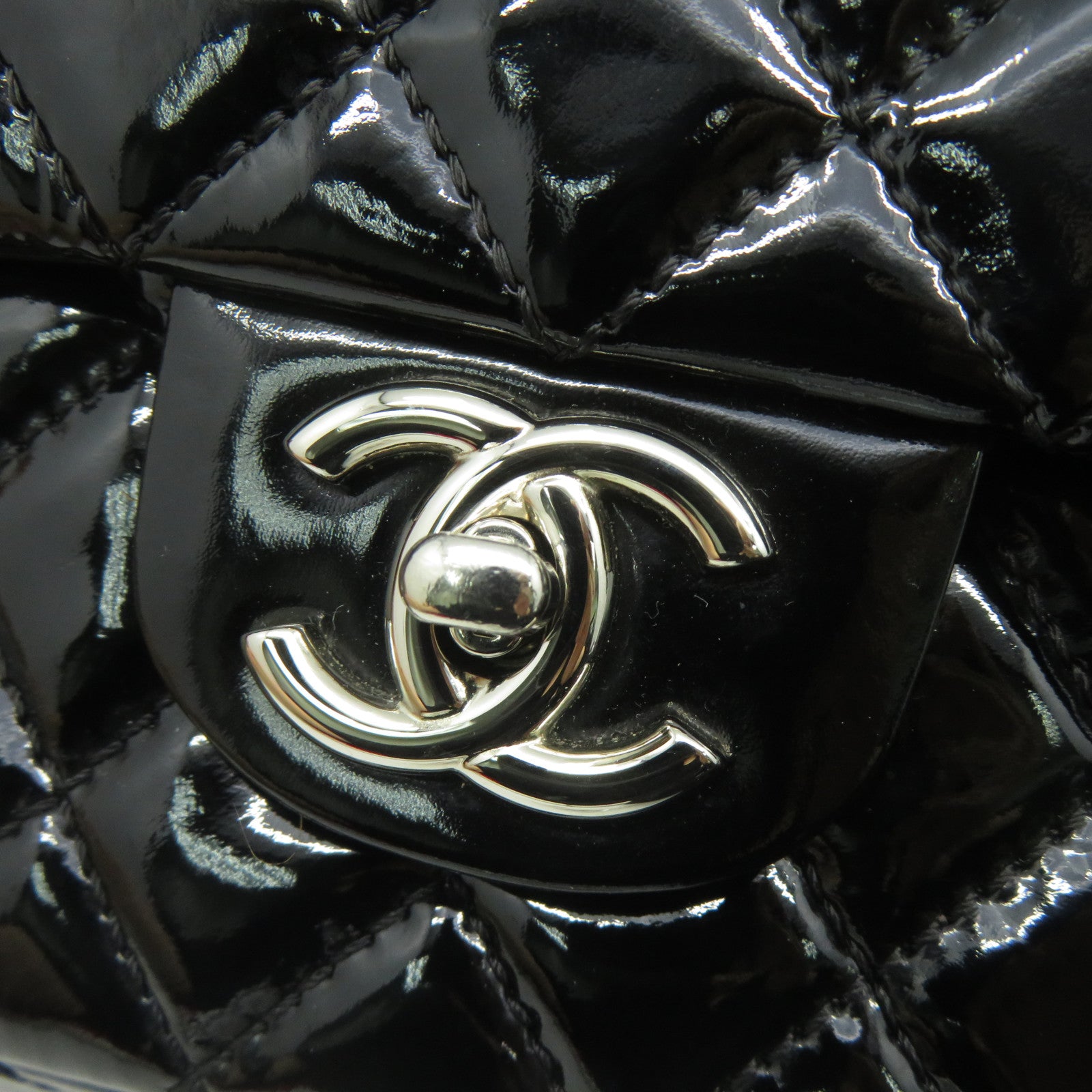 CHANEL **【清倉大減價】菱格漆皮皮革Chain Shoulder銀扣鏈帶肩背袋黑色
