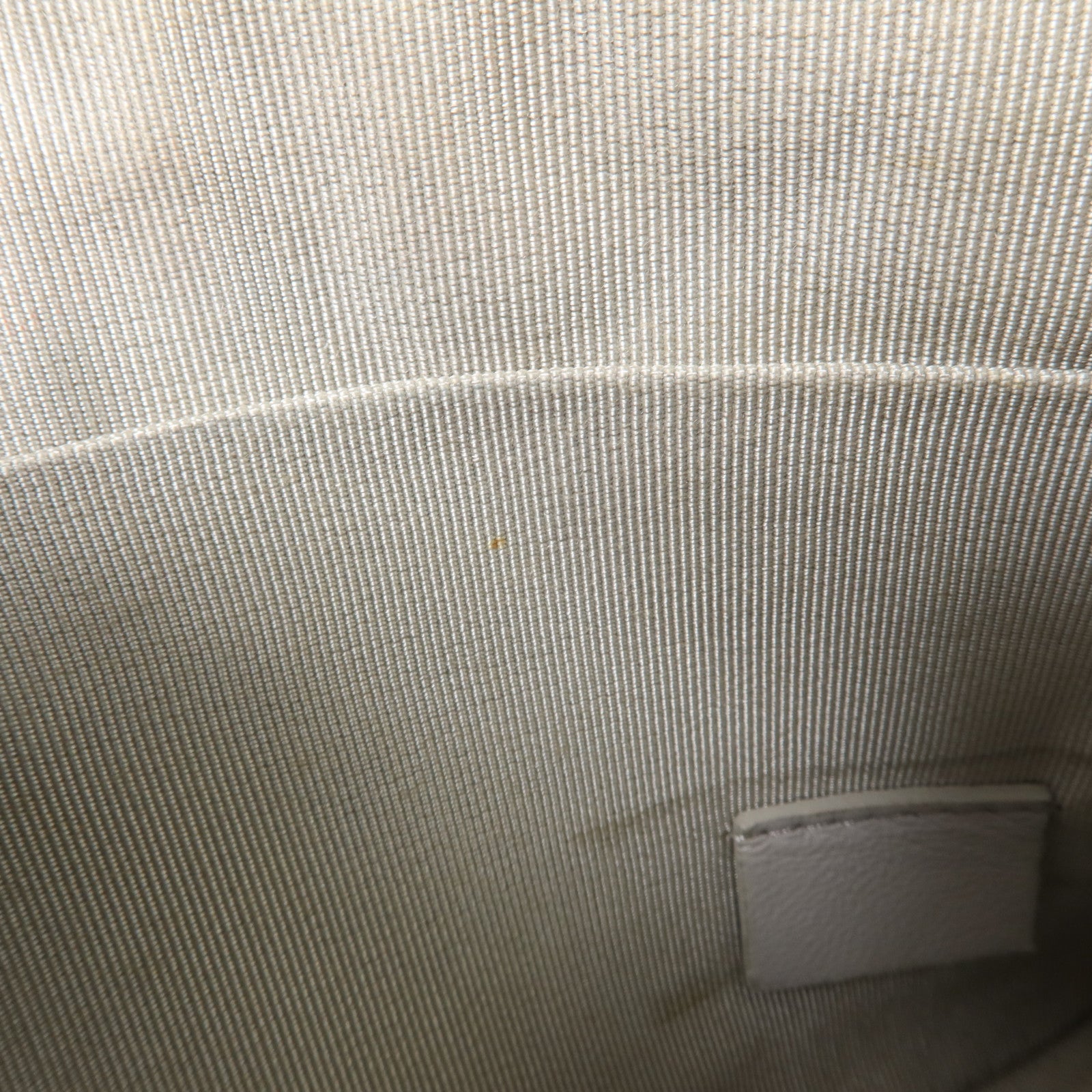 CHANEL 羊皮皮革Pouch銀扣小袋