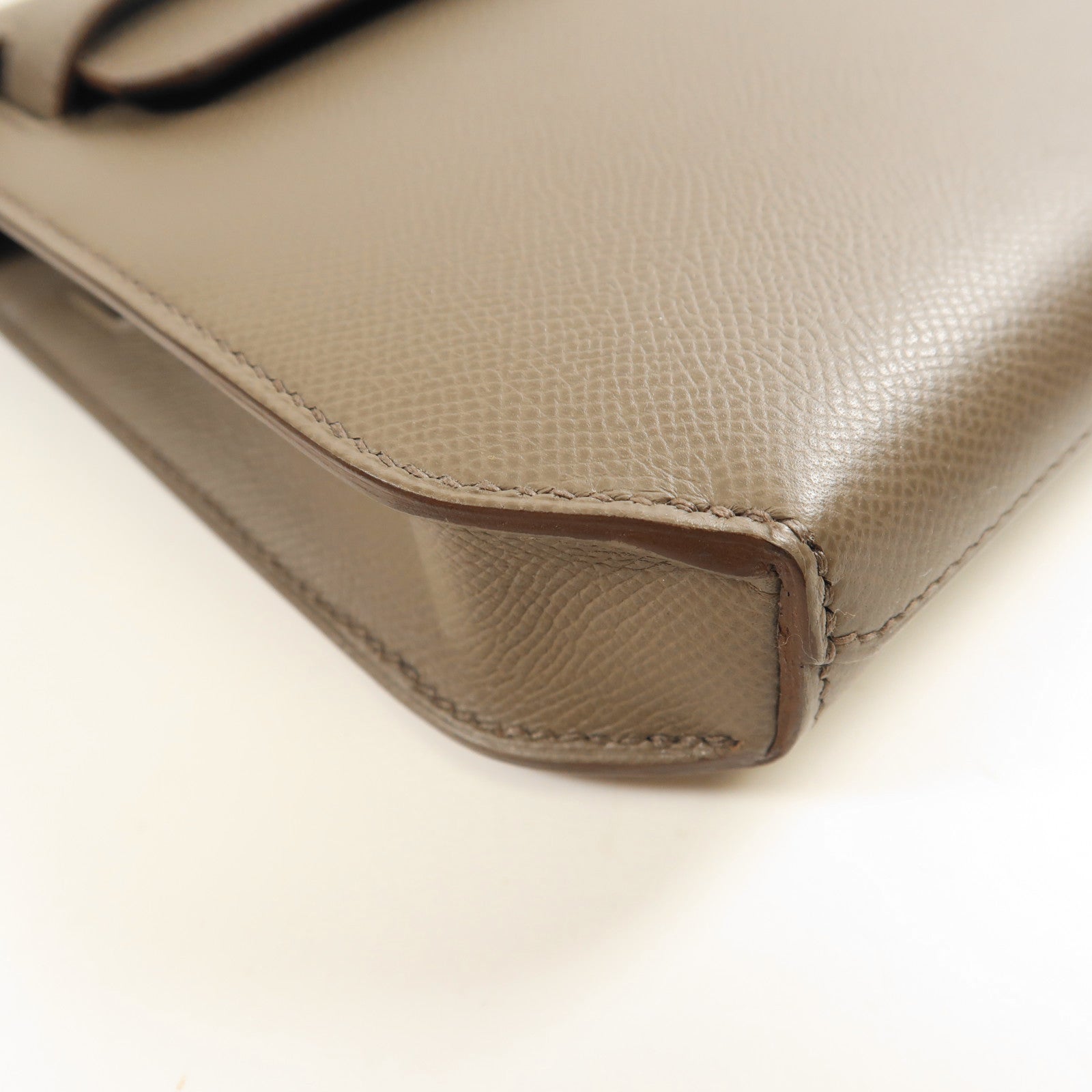 HERMES Epsom皮革Kelly Depeche 25銀扣手拿包Etoupe