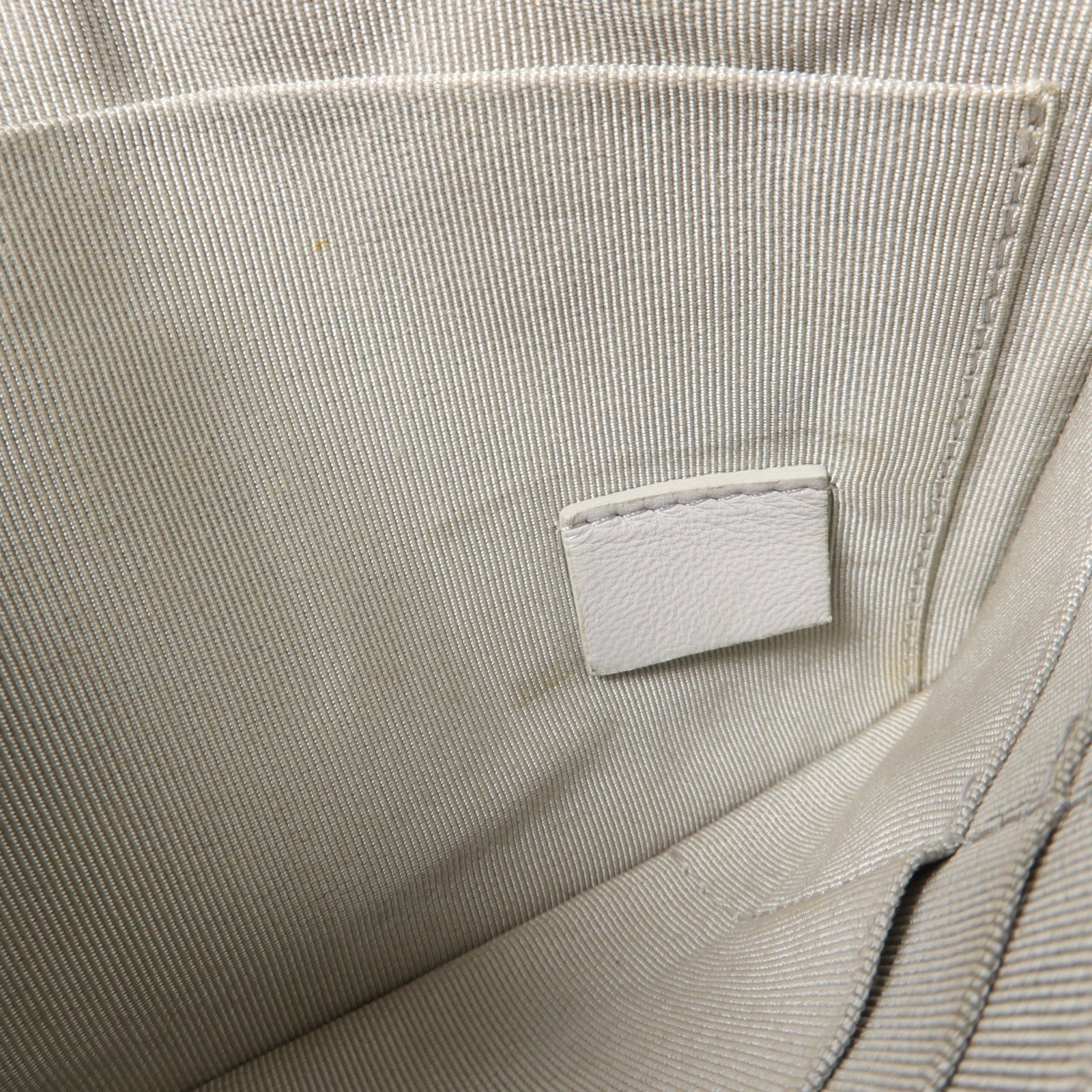 CHANEL 羊皮皮革Pouch銀扣小袋