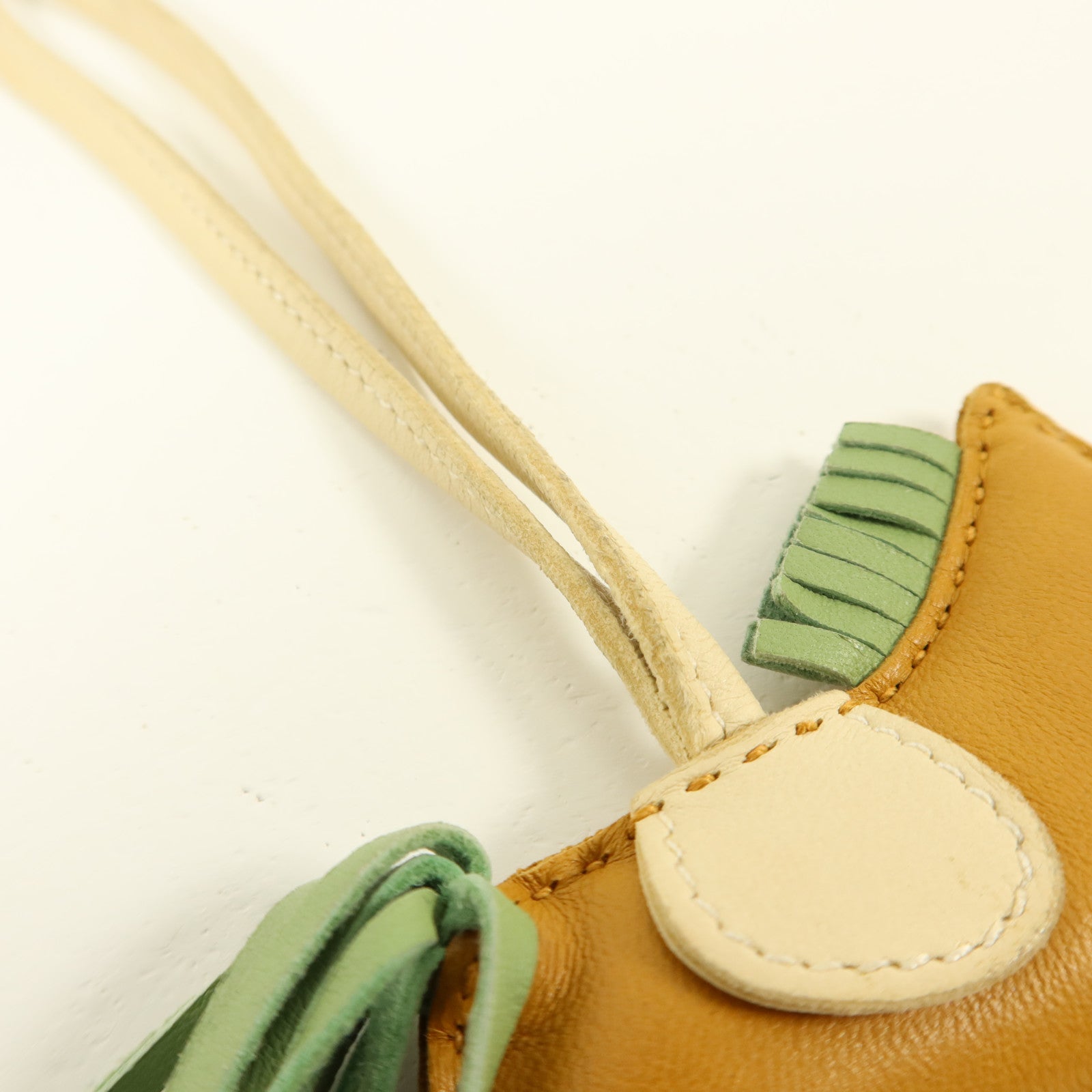 HERMES Milo皮革Rodeo PM掛飾Sesame/Vert Criquet