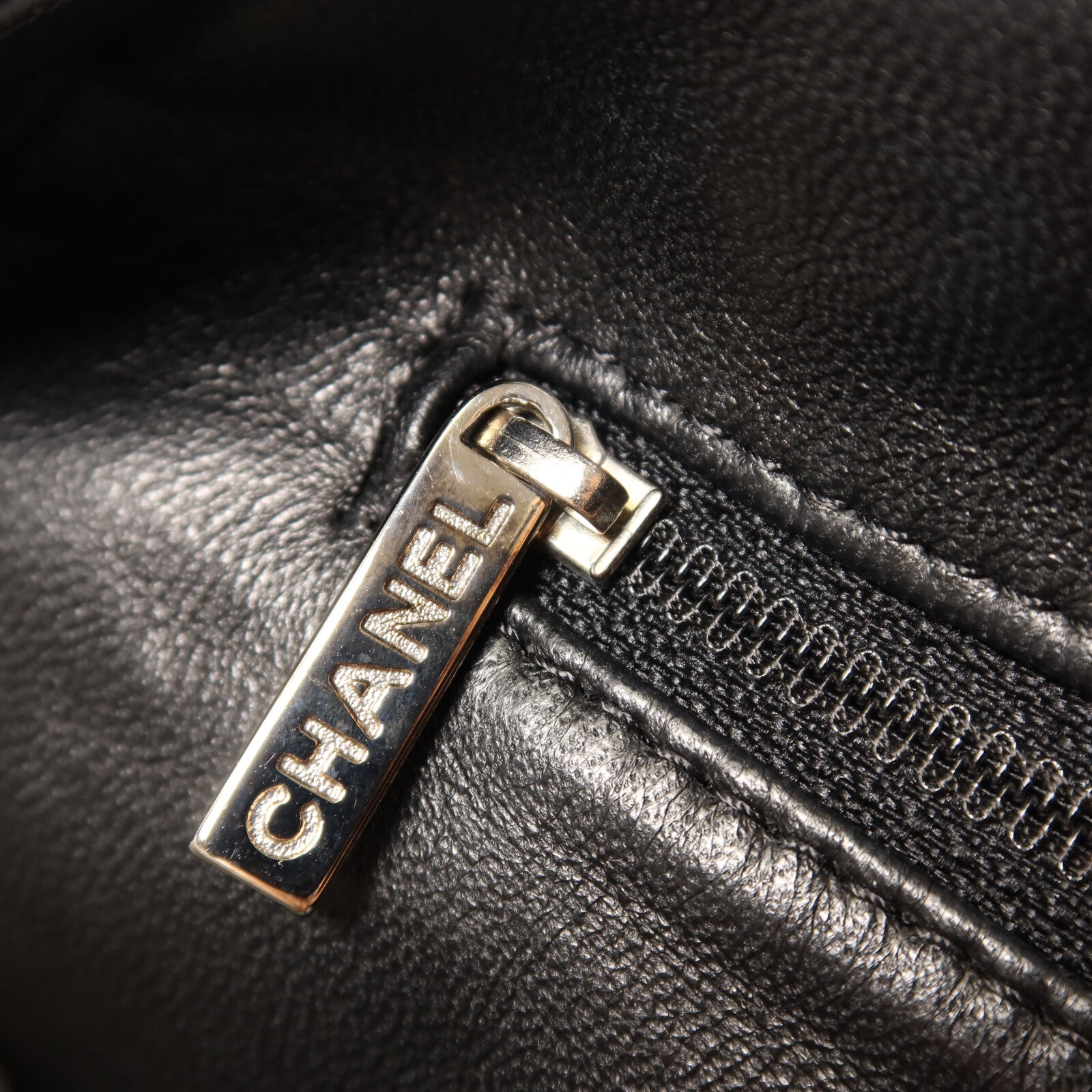 CHANEL 羊皮皮革Boston Bag銀扣鏈帶手挽袋