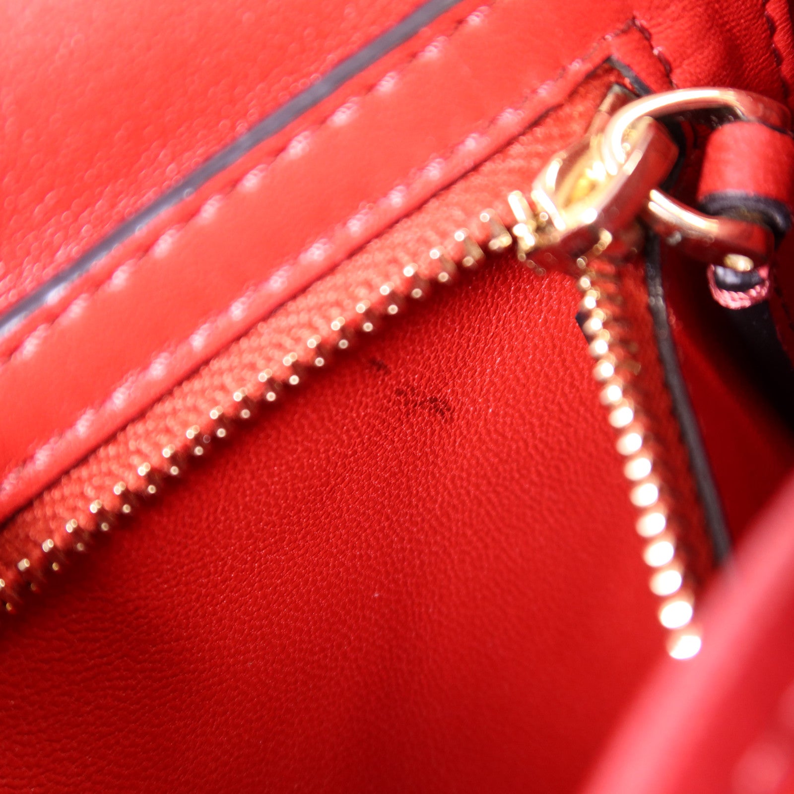 Valentino GHW Garavani Rockstud 2 Way Shoulder Bag Handbag Calfskin Leather Red