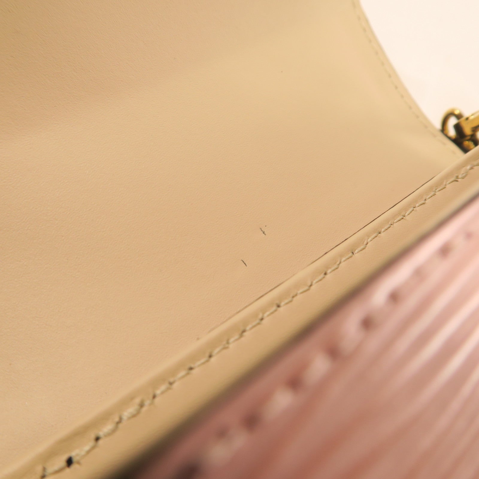 LOUIS VUITTON Epi Pochette Trunk 金扣肩背袋