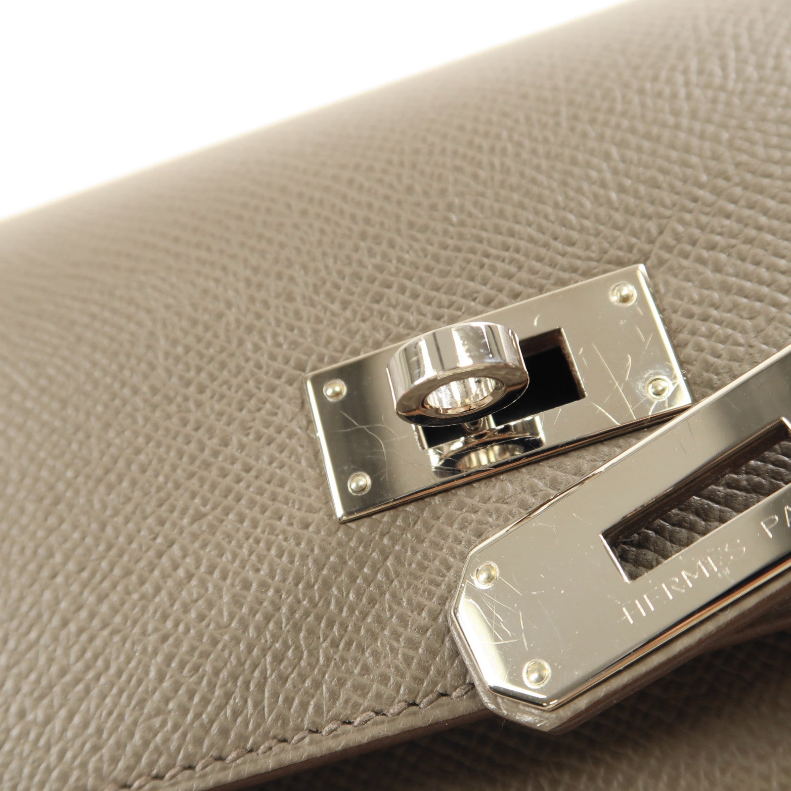 HERMES Epsom皮革Kelly Depeche 25銀扣手拿包Etoupe
