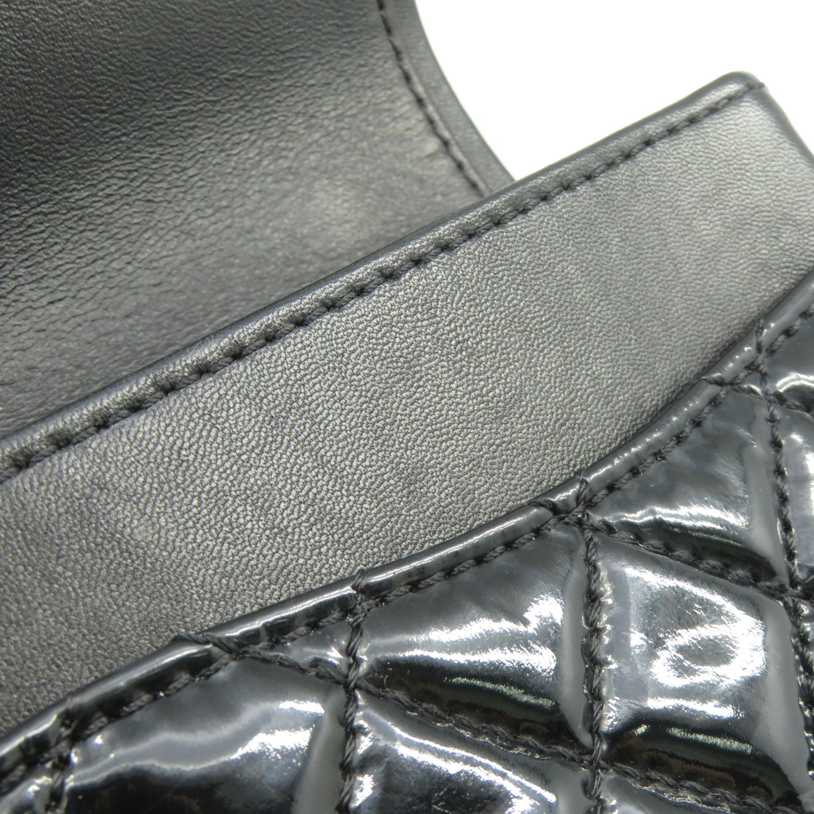 CHANEL **【清倉大減價】菱格漆皮皮革Chain Shoulder銀扣鏈帶肩背袋黑色