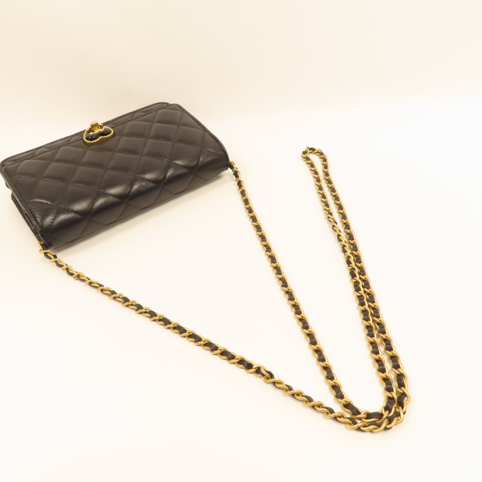 CHANEL 菱格羊皮皮革WOC Heart CC Lock金扣鏈帶肩背袋黑色