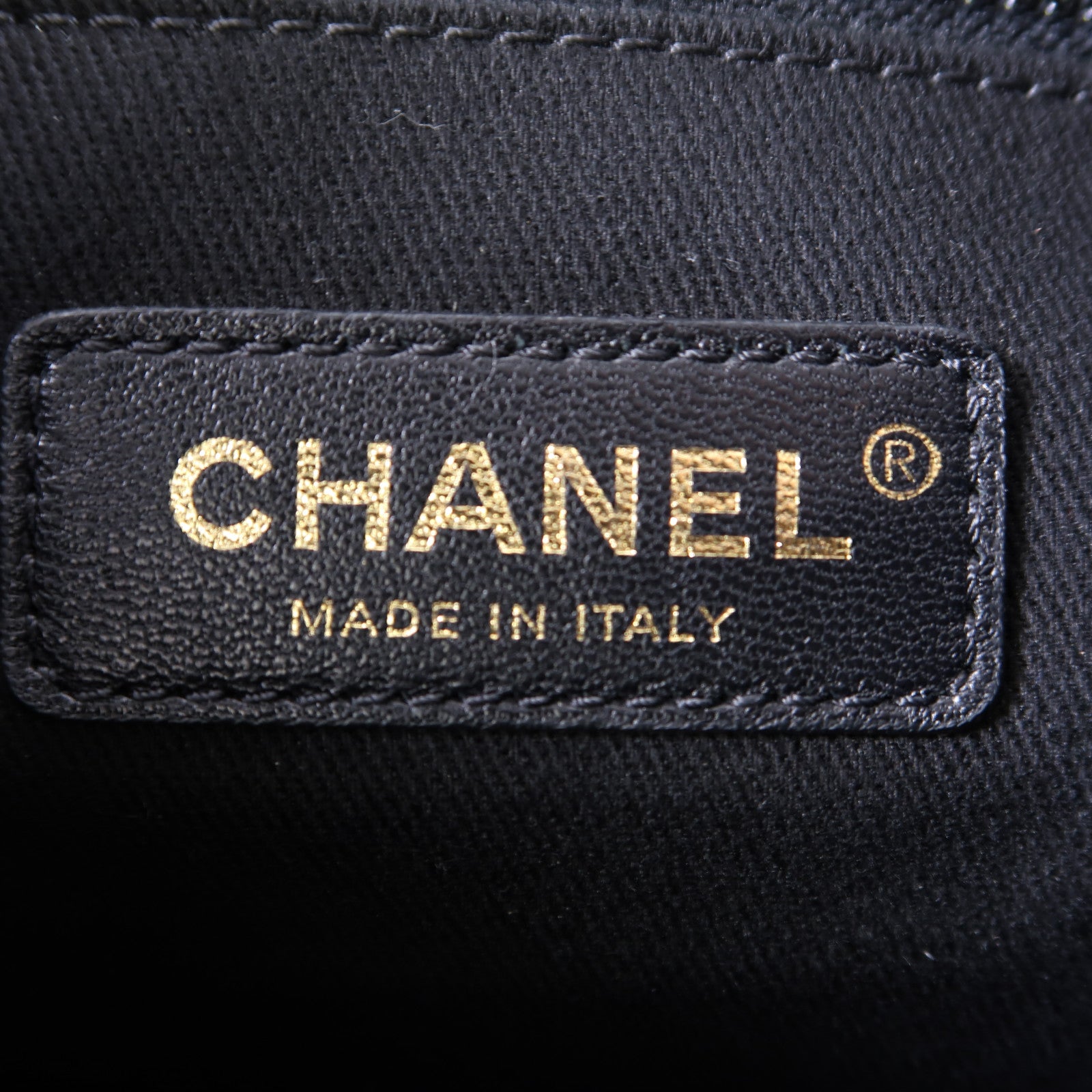 CHANEL 【激減優惠】菱格牛皮皮革Daily Round Backpack金扣背包黑色