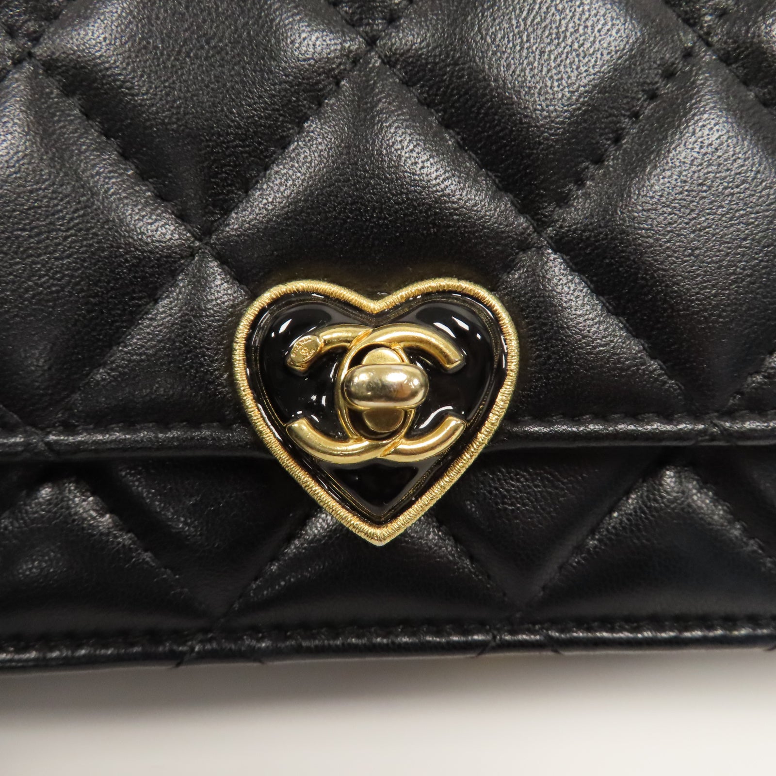 CHANEL 菱格羊皮皮革WOC Heart CC Lock金扣鏈帶肩背袋黑色