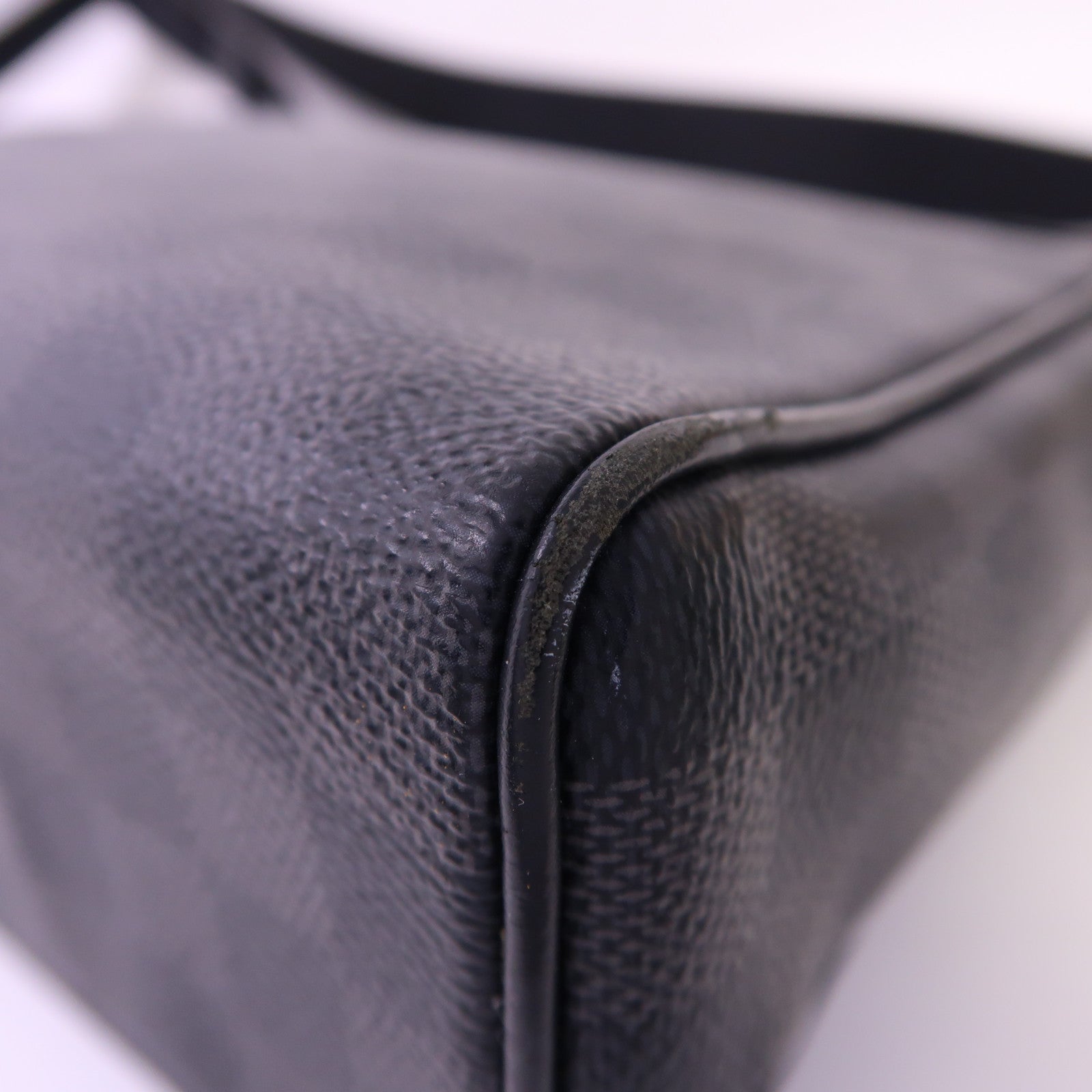 LOUIS VUITTON Damier Graphite Distrist PM銀扣肩背袋