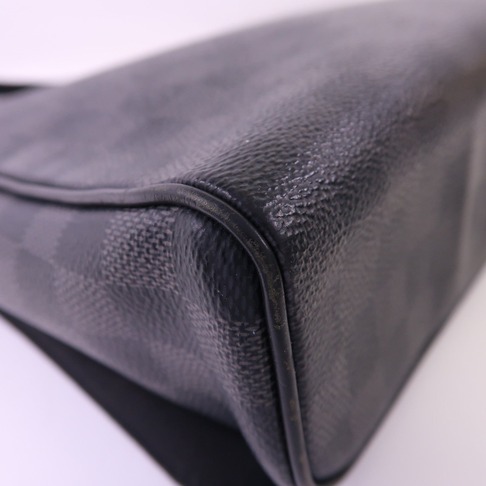 LOUIS VUITTON Damier Graphite Distrist PM銀扣肩背袋