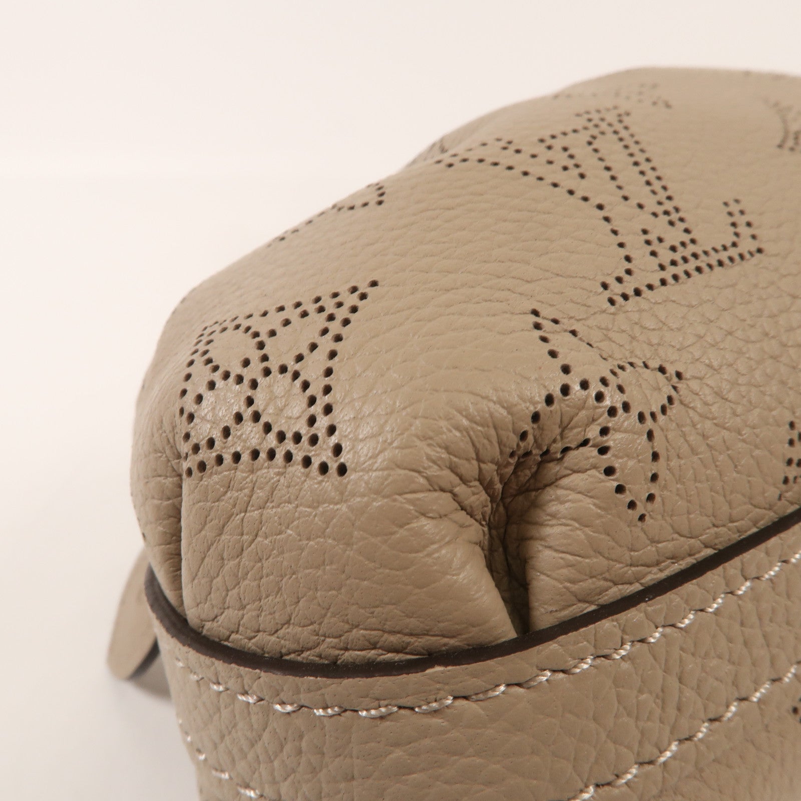 LOUIS VUITTON Mahina Scala Mini Pouch銀扣肩背袋