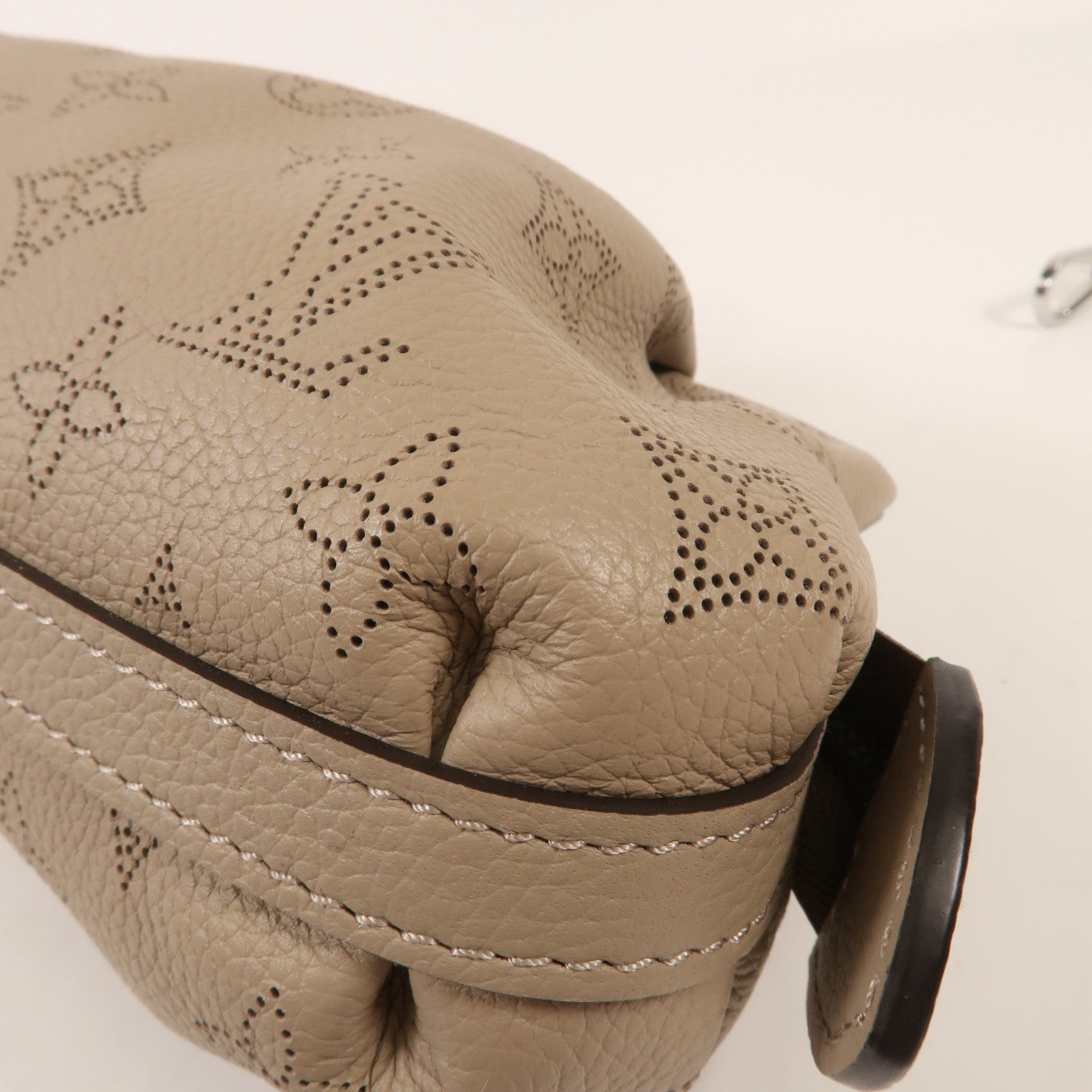 LOUIS VUITTON Mahina Scala Mini Pouch銀扣肩背袋