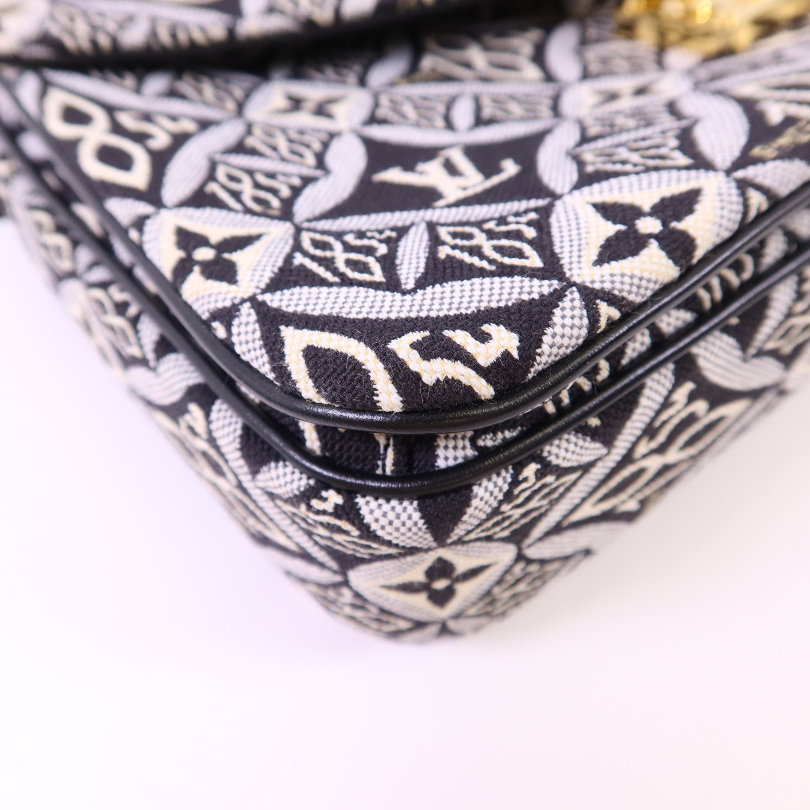 LOUIS VUITTON 帆布Pochette Metis MM金扣手挽肩背兩用袋