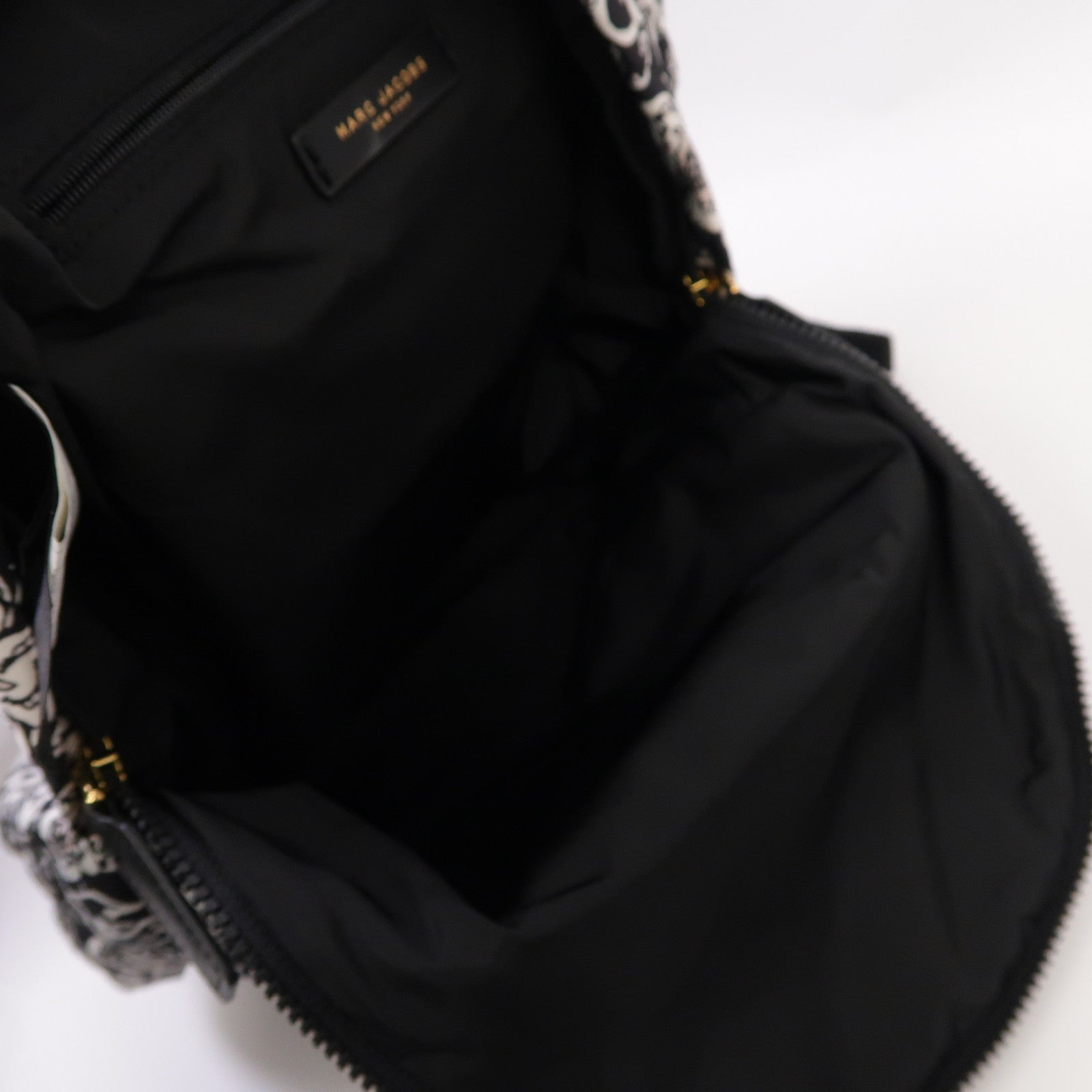 MARC JACOBS 尼龍Backpack金扣背包黑色/白色