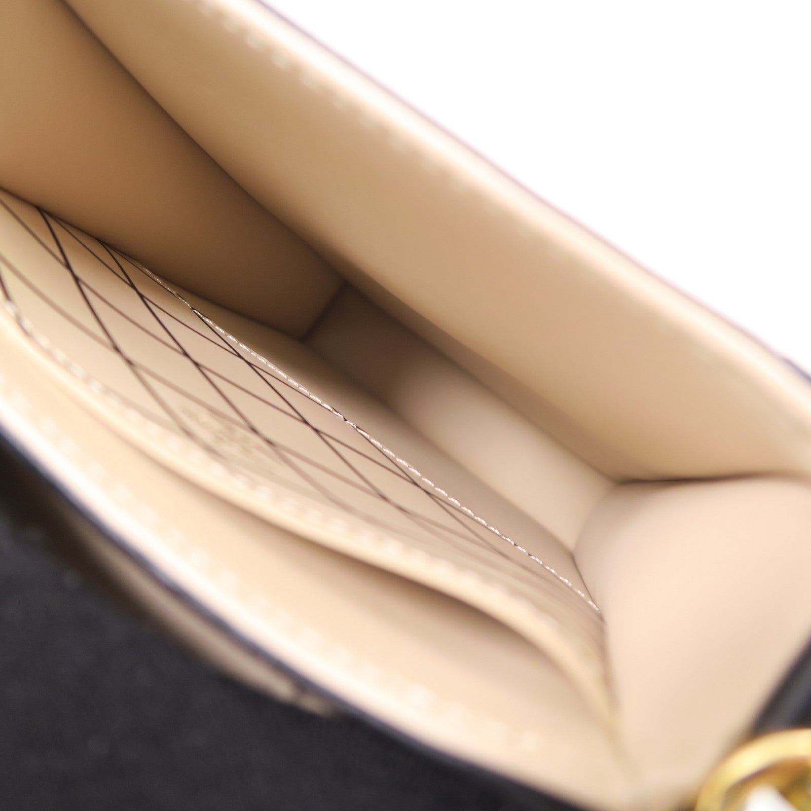 LOUIS VUITTON Epi Pochette Trunk 金扣肩背袋